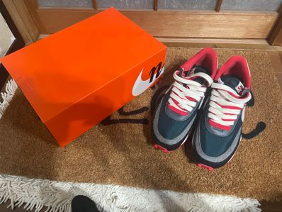 UNDERCOVER × sacai × Nike LD Waffle "Midnight Spruce/Pale Ivory-Dark Grey-University Red"