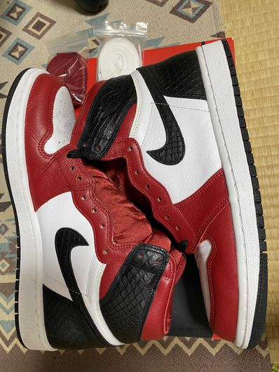 Nike Women's Air Jordan 1 High OG "Satin Red"