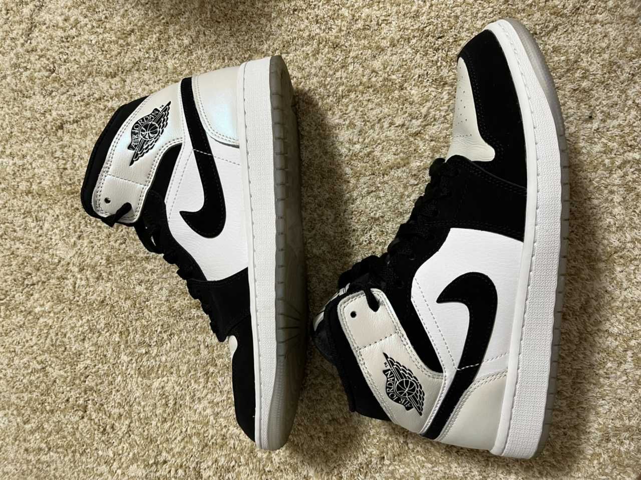 Nike Air Jordan 1 Mid "Omega/Black/White"