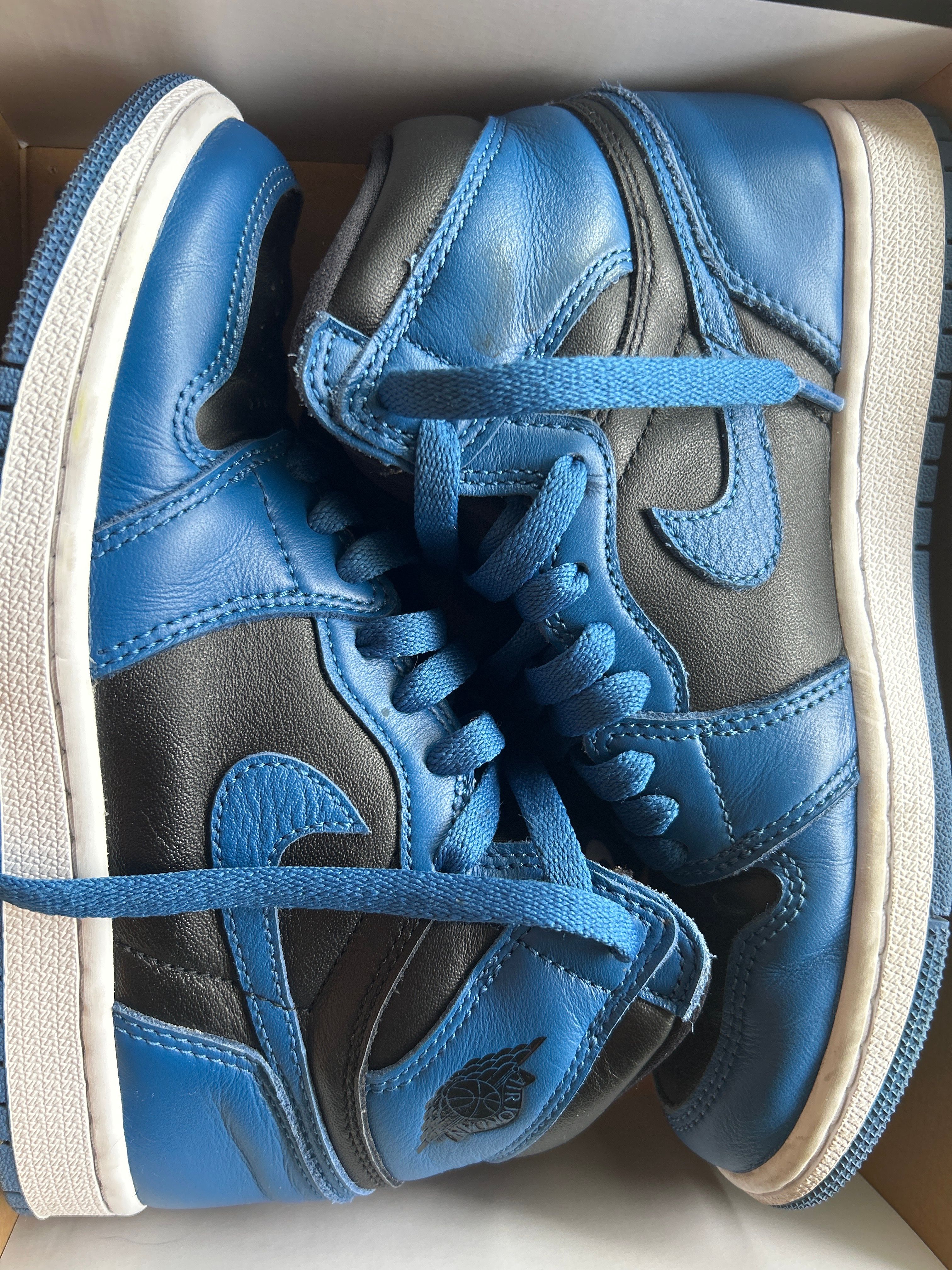 Nike Air Jordan 1 Retro High OG "Dark Marina Blue"