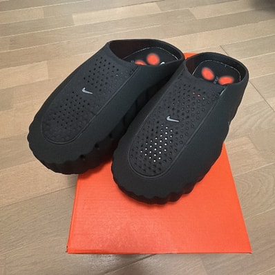 Nike Mind 001 Mules "Black/Hyper Crimson"