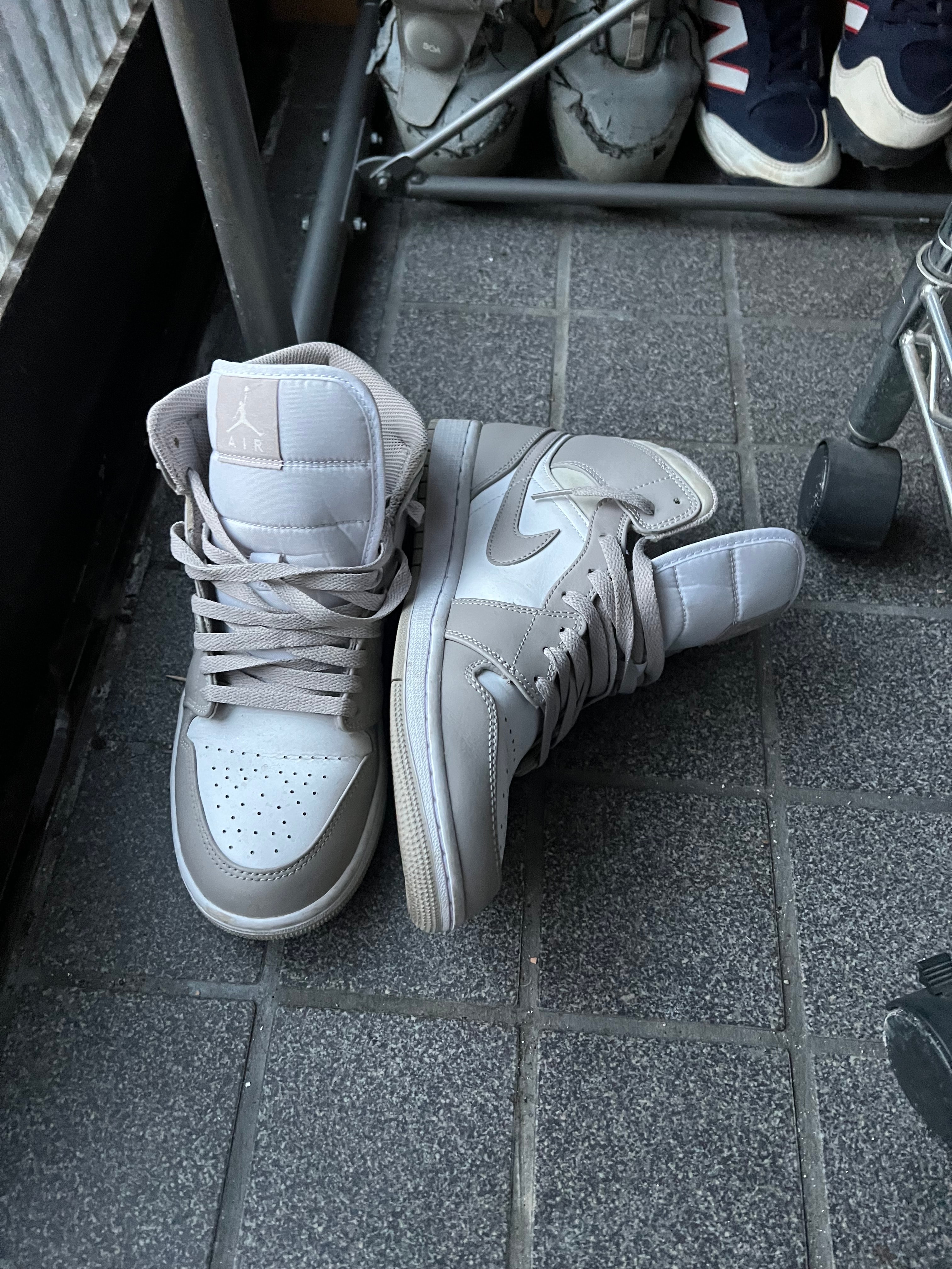 Nike Air Jordan 1 Mid "Linen"