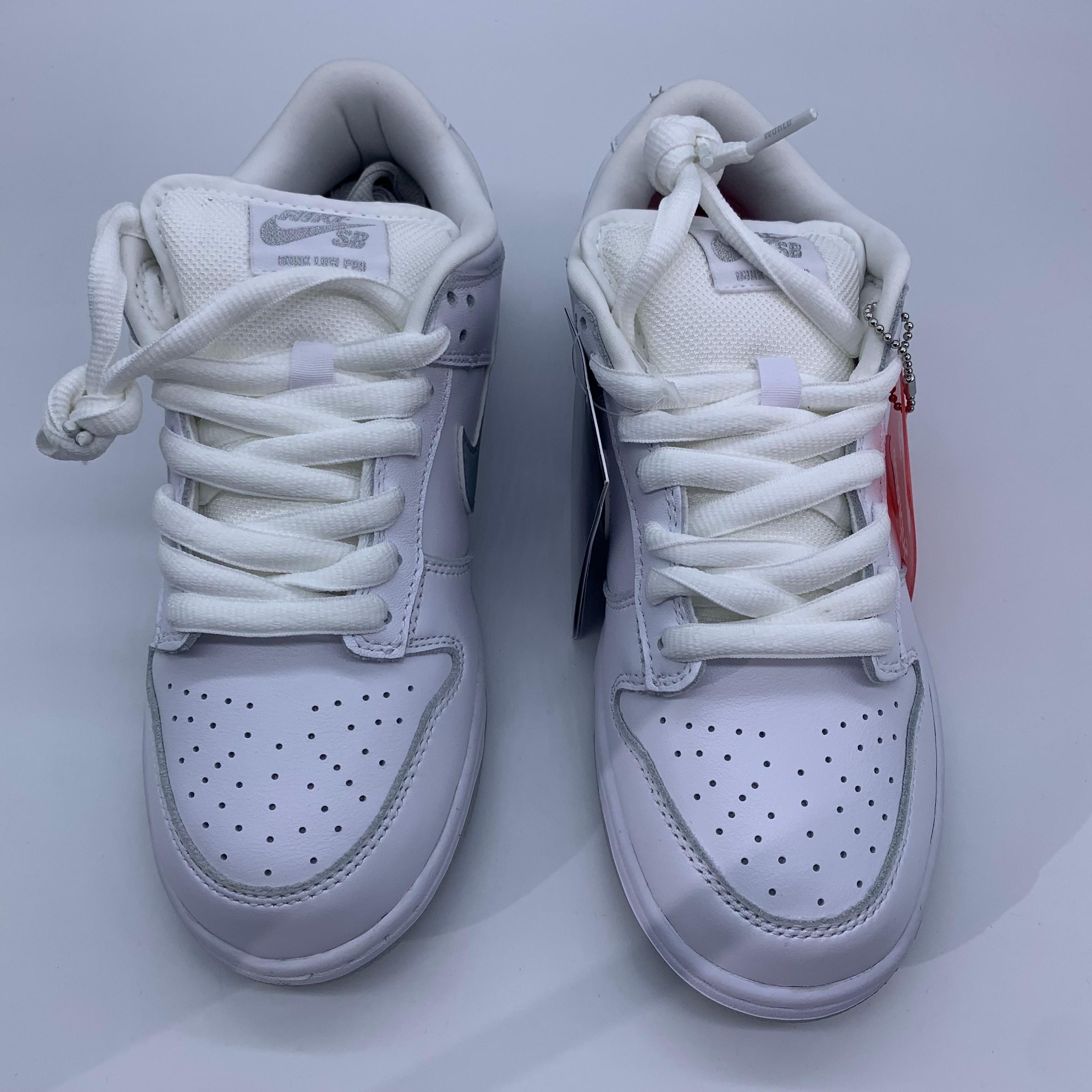 Supreme × Nike SB Dunk Low "White/Metallic Silver" (25FW Week2)