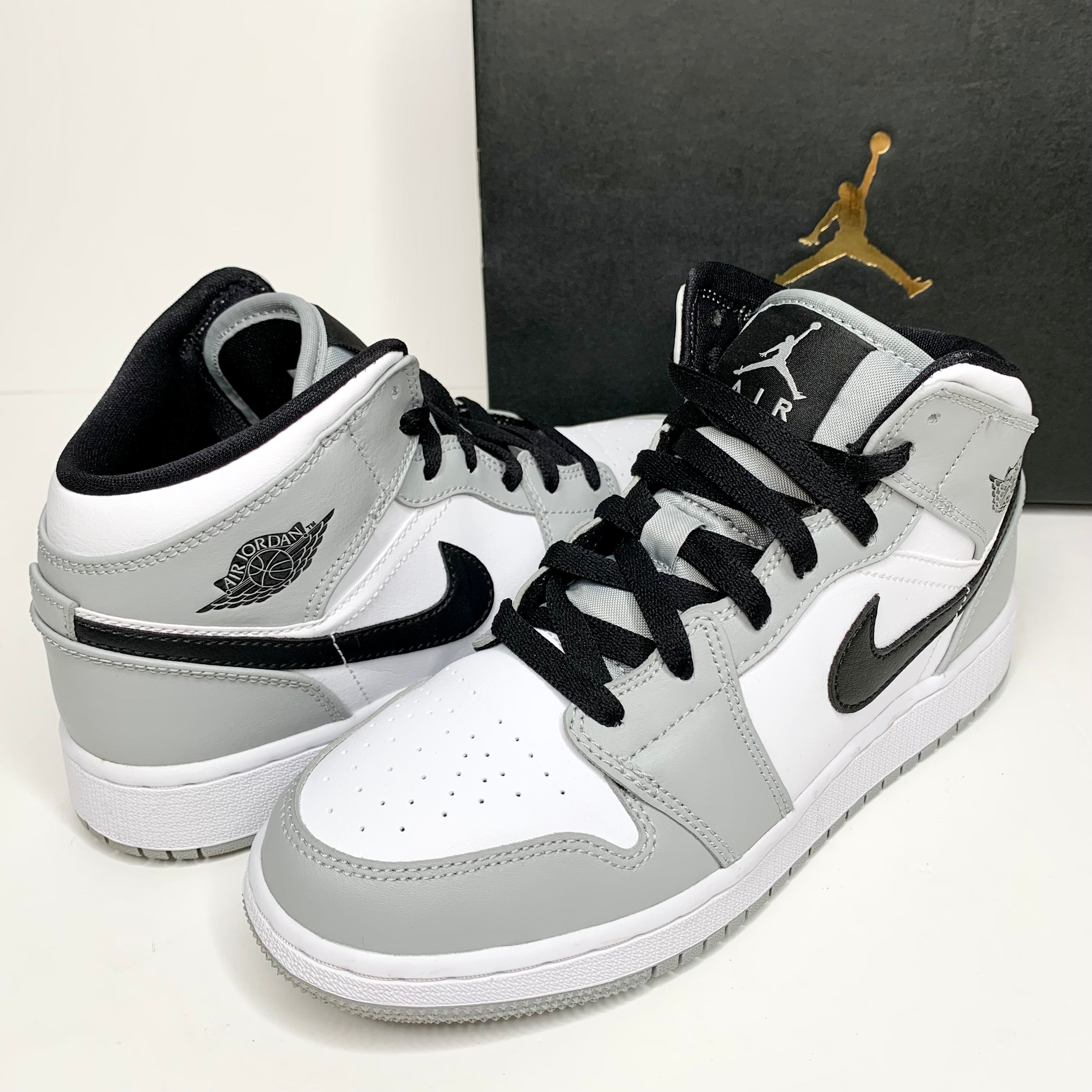 Nike GS Air Jordan 1 Mid "Light Smoke Grey/Black/White"