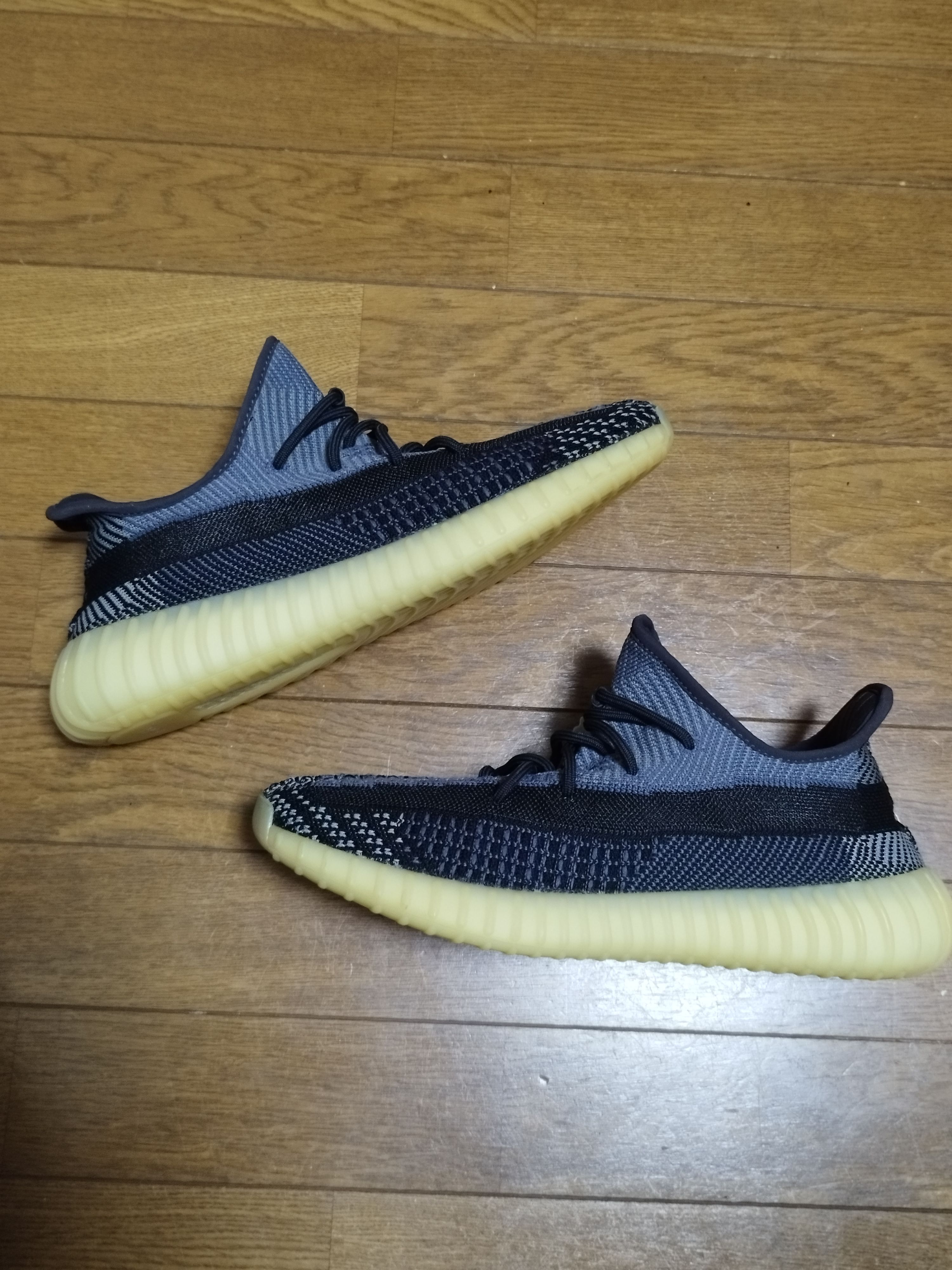 adidas YEEZY Boost 350V2 "Carbon"