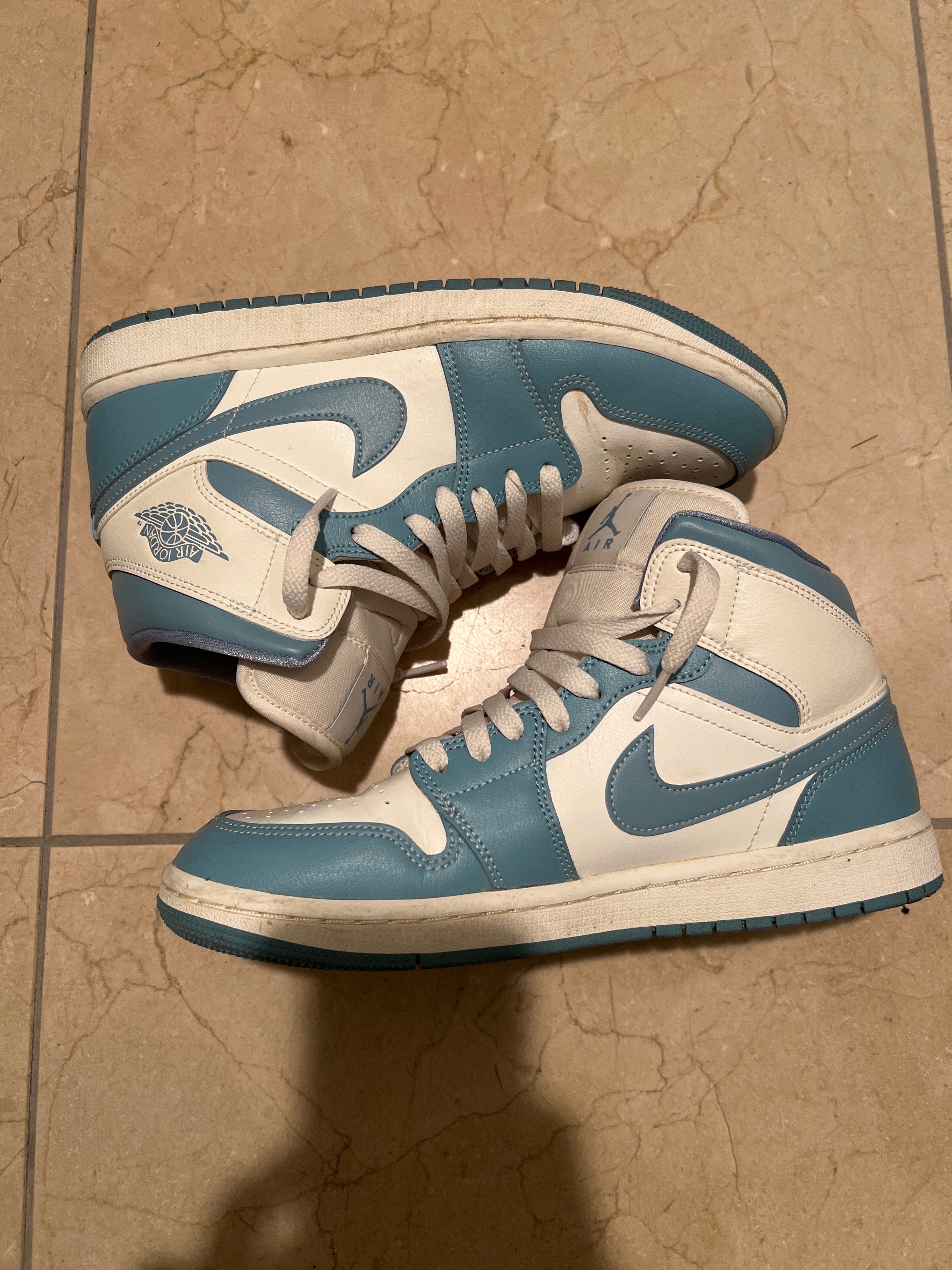 Nike Women's Air Jordan 1 Mid "University Blue"