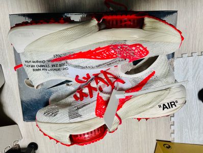 Off-White × Nike Air Zoom Tempo Next% Flyknit "Solar Red"