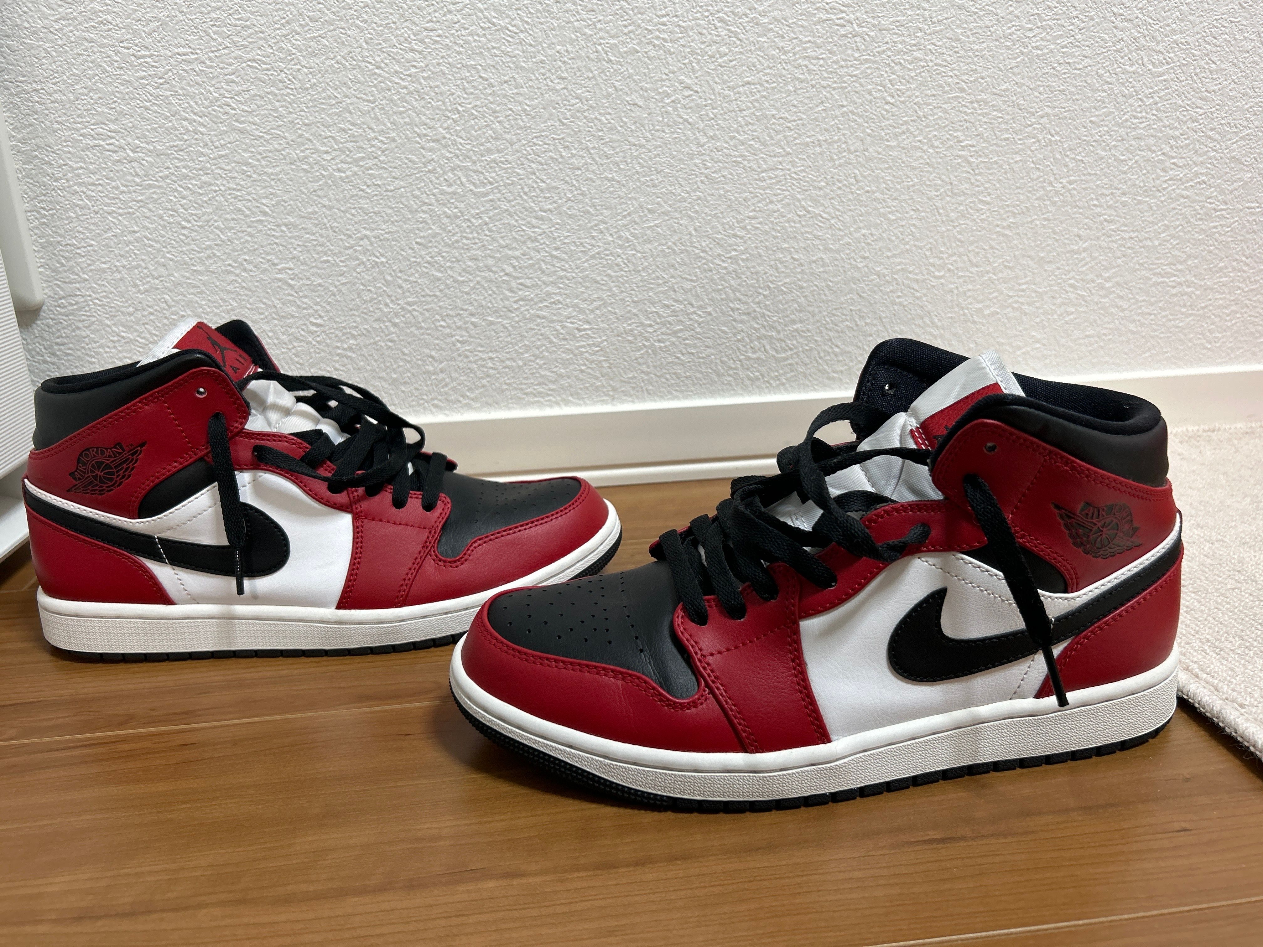 Nike Air Jordan 1 Mid "Chicago Black Toe"