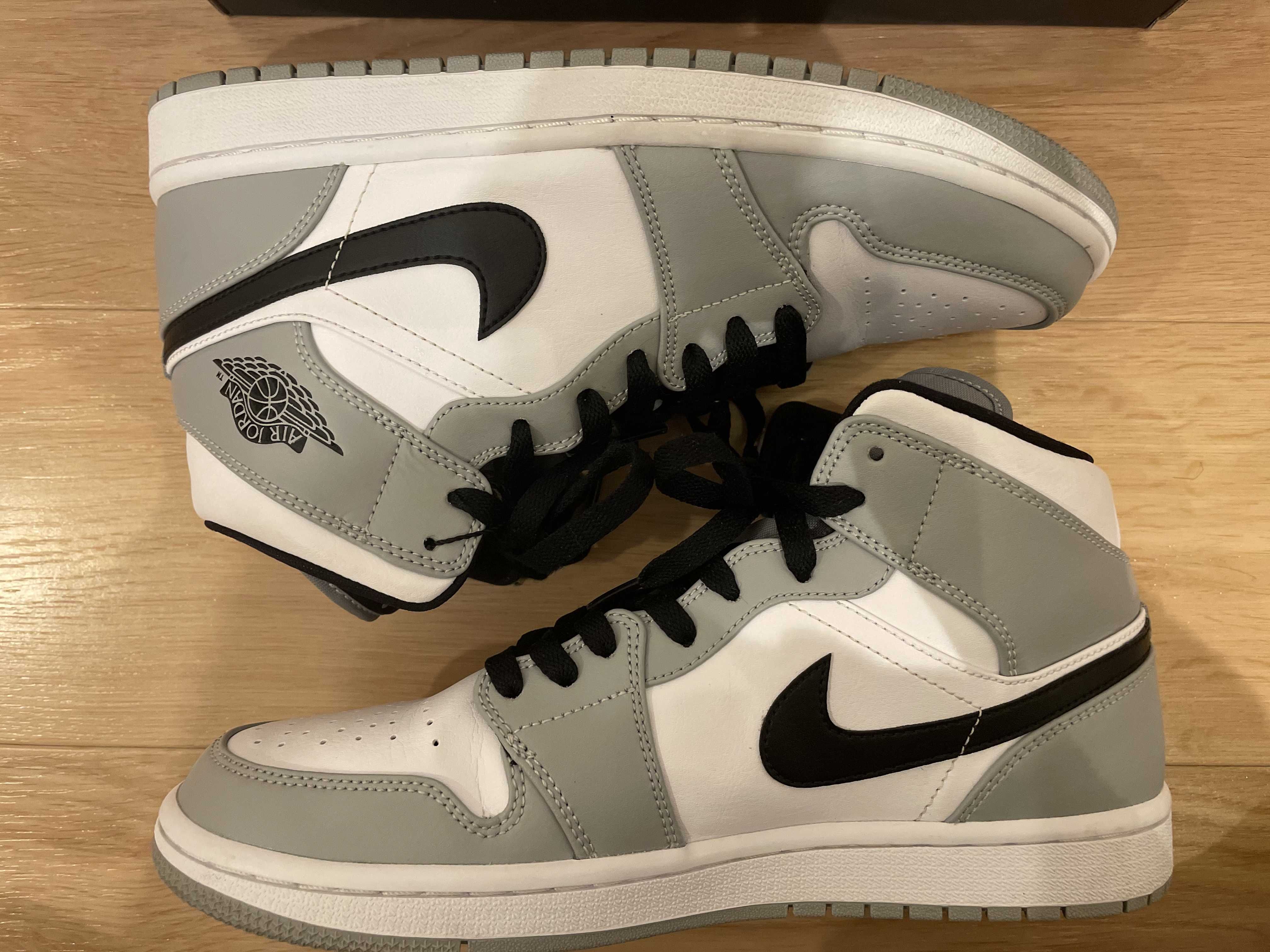 Nike Air Jordan 1 Mid "Light Smoke Grey/White/Black"