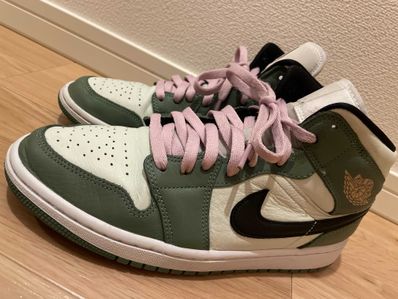 NIKE Women's AIR JORDAN 1 MID SE "DUTCH GREEN"