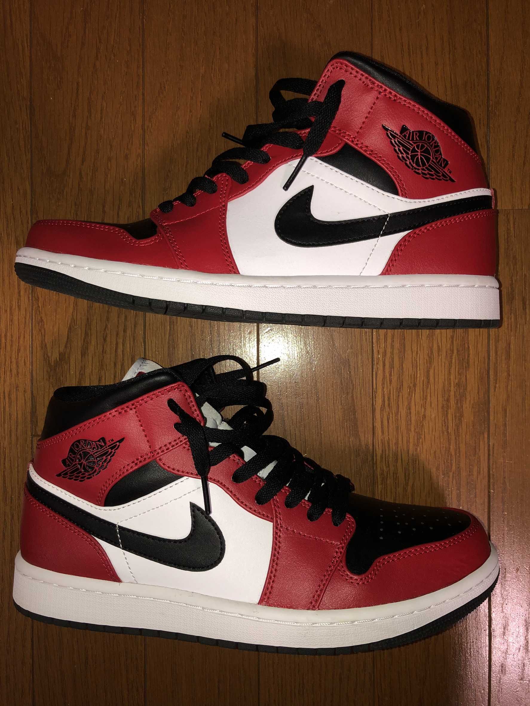 Nike Air Jordan 1 Mid "Chicago Black Toe"