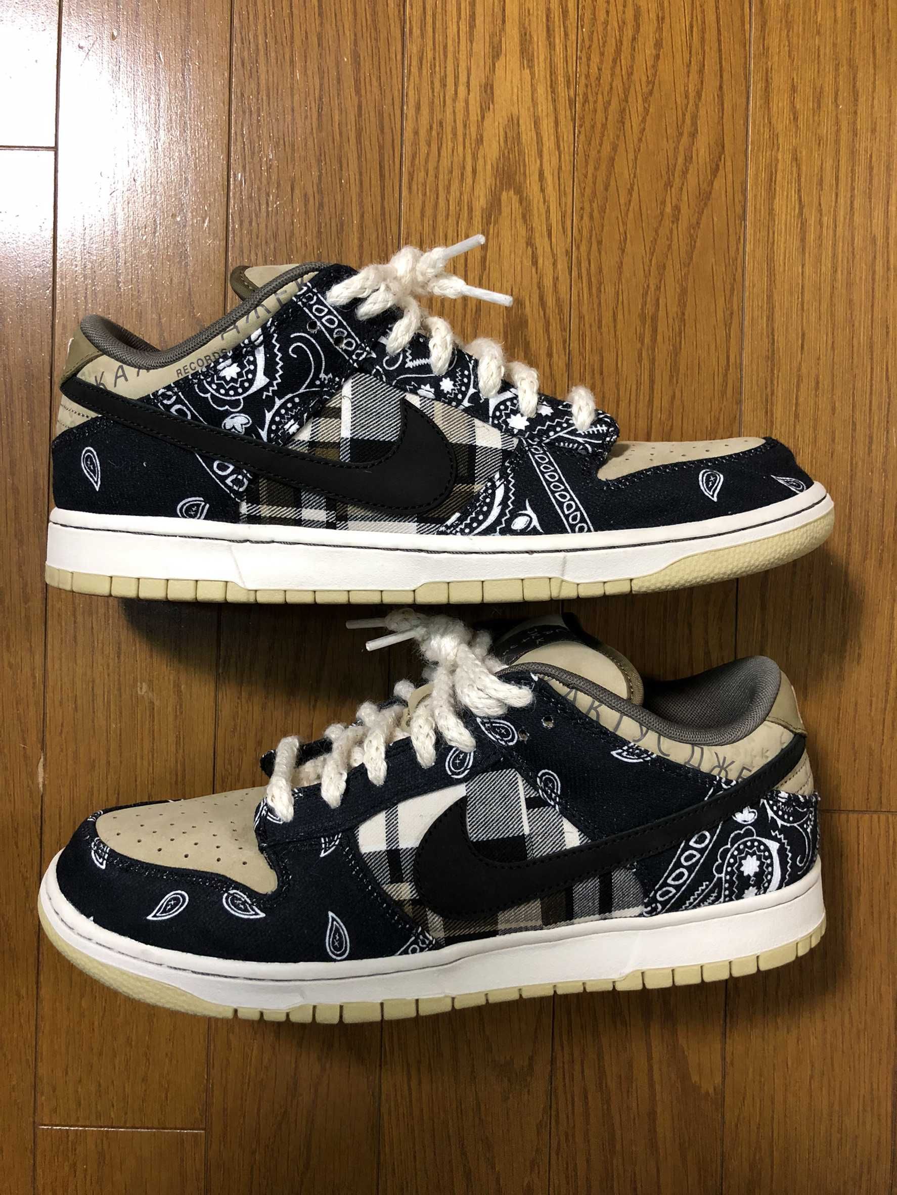 Travis Scott × Nike SB Dunk Low "Black/Parachute Beige"