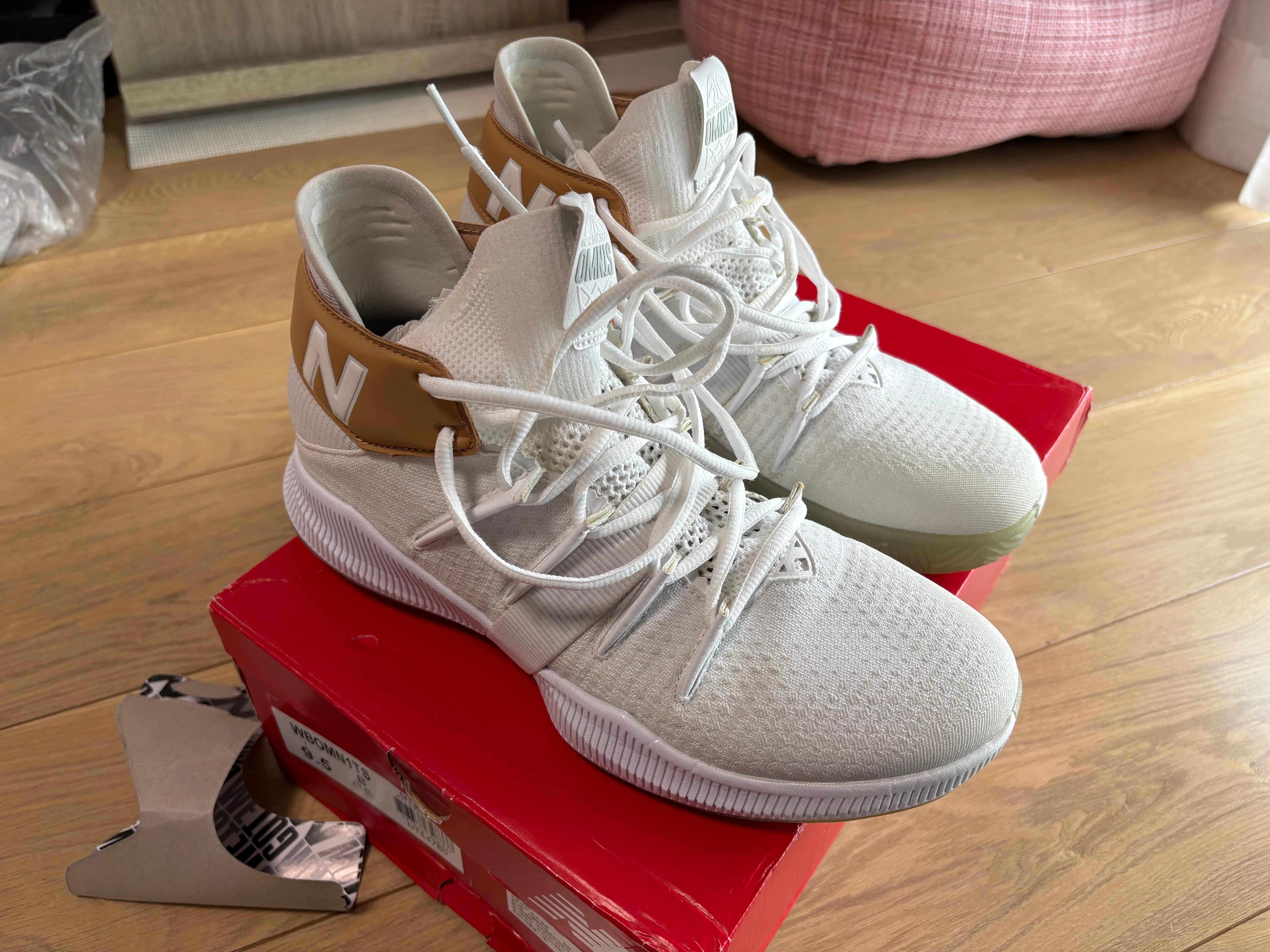 ニューバランス OMN1S "レイン"