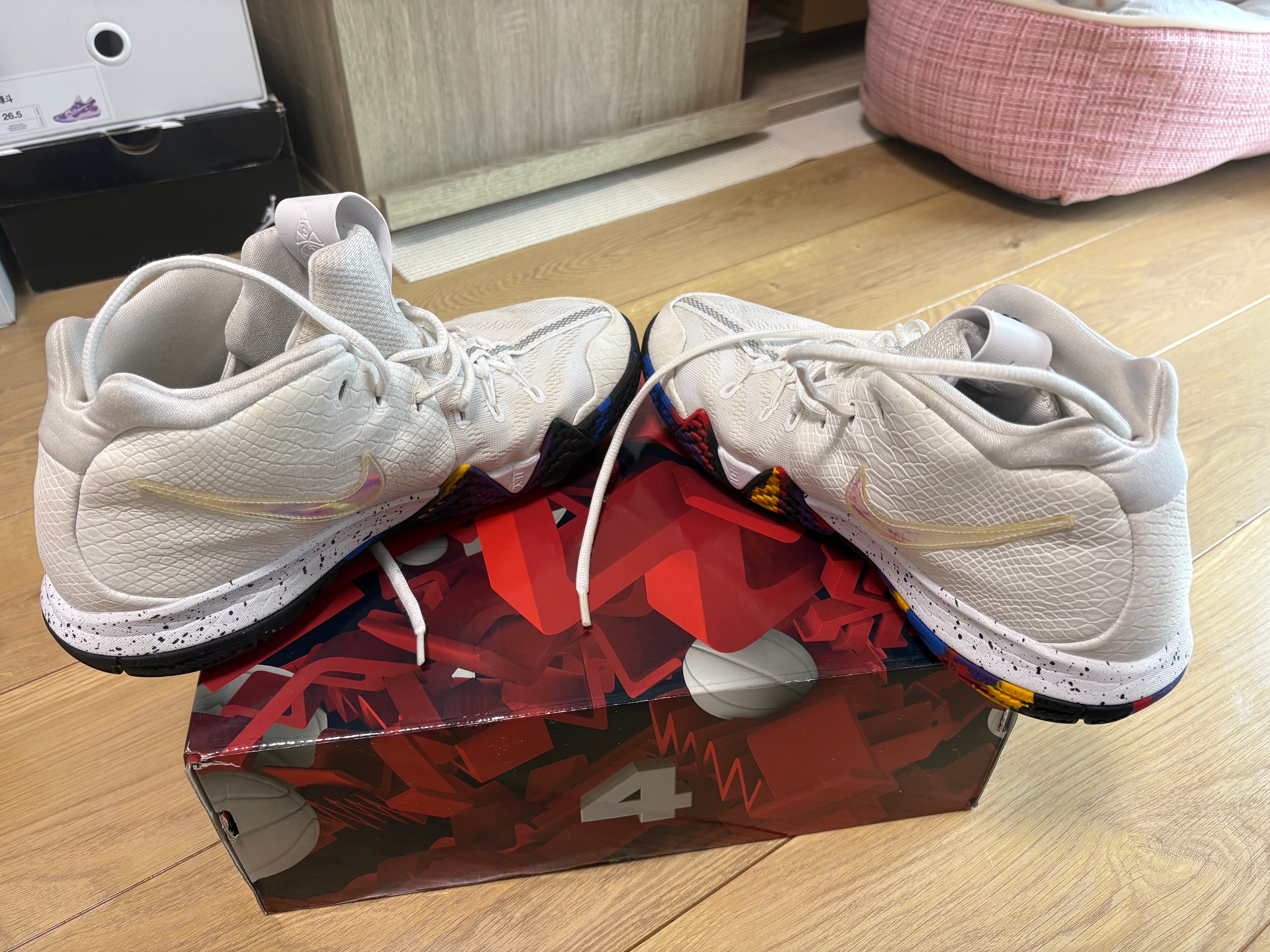 ナイキ カイリー 4 "NCAA"