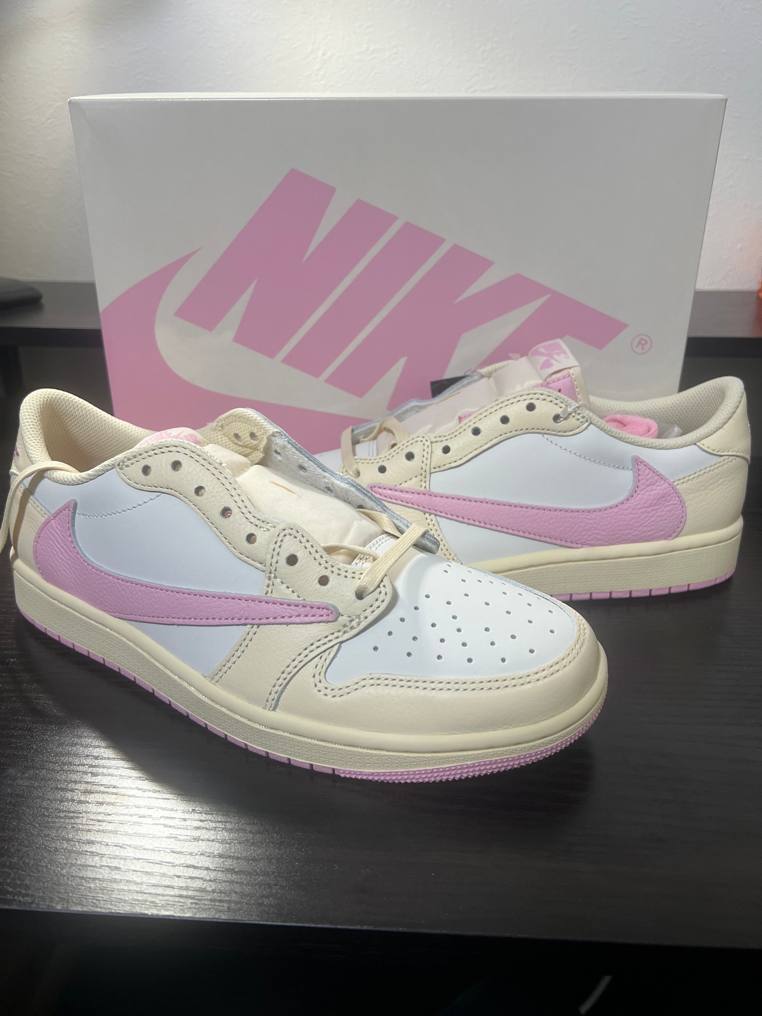 Travis Scott × Nike Air Jordan 1 Retro Low OG "Muslin/Shy Pink"