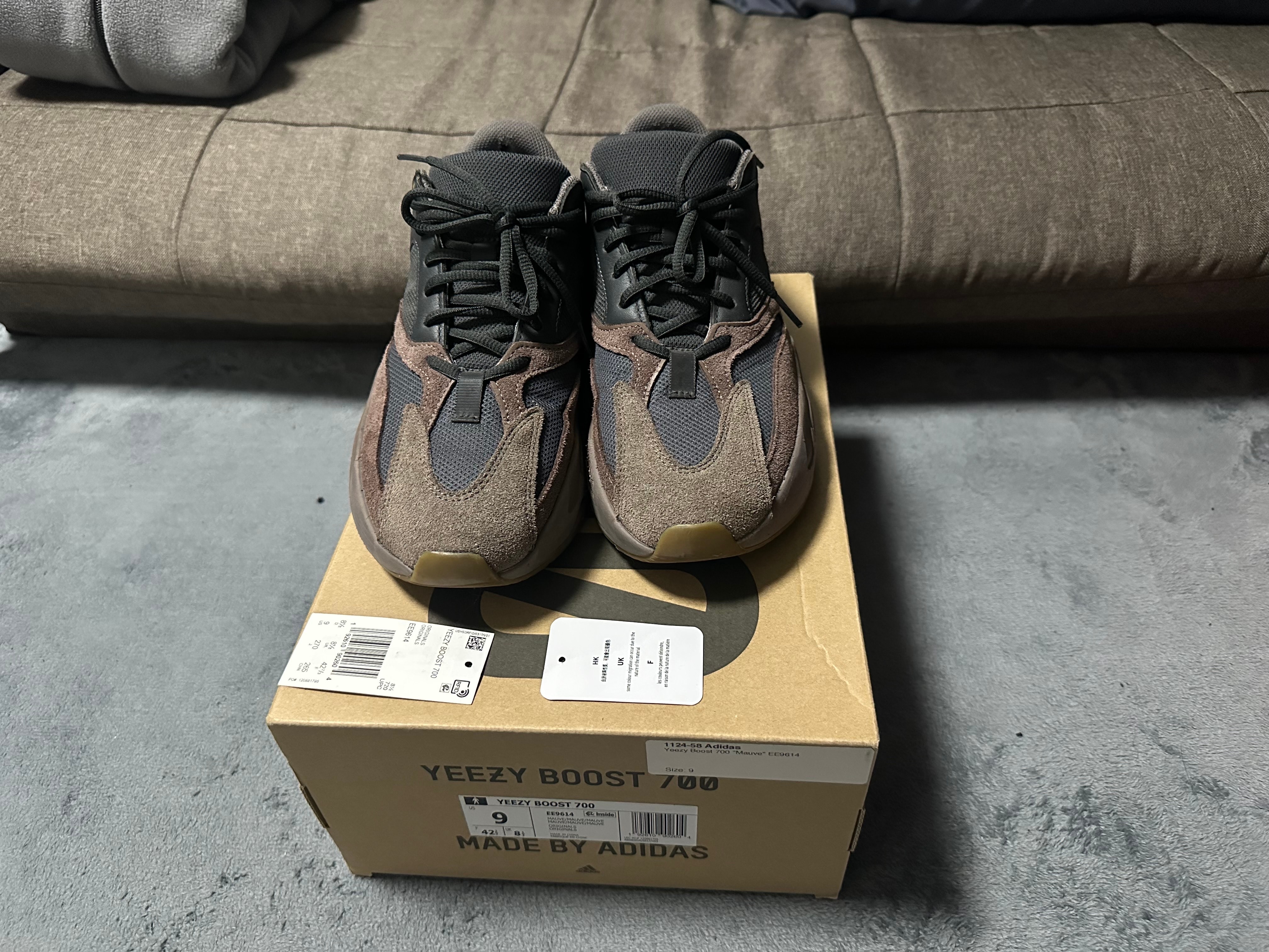 アディダス イージーブースト700 ウェーブ ランナー ダークグレー