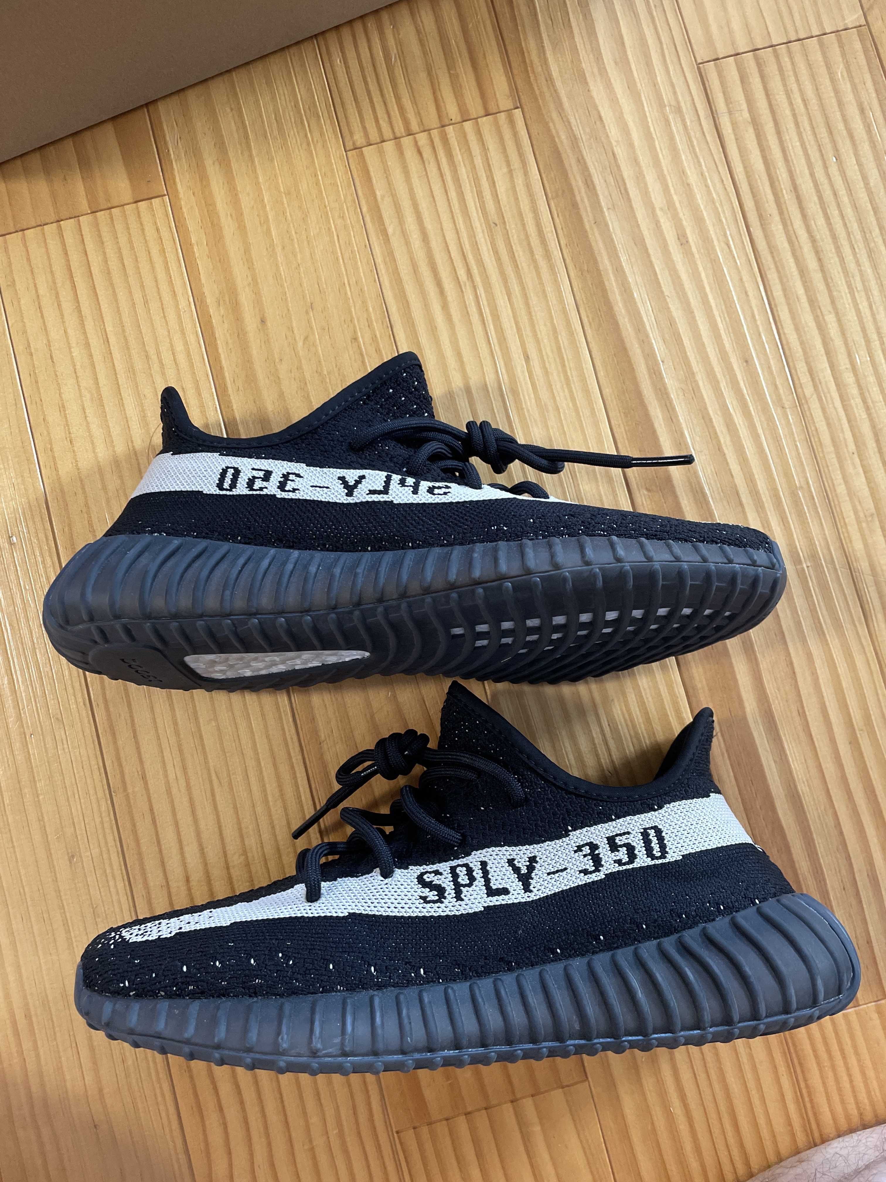 adidas YEEZY Boost 350 V2 "Oreo"