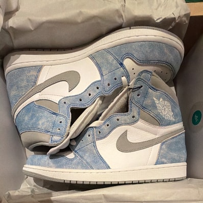 Nike Air Jordan 1 High OG "Hyper Royal"