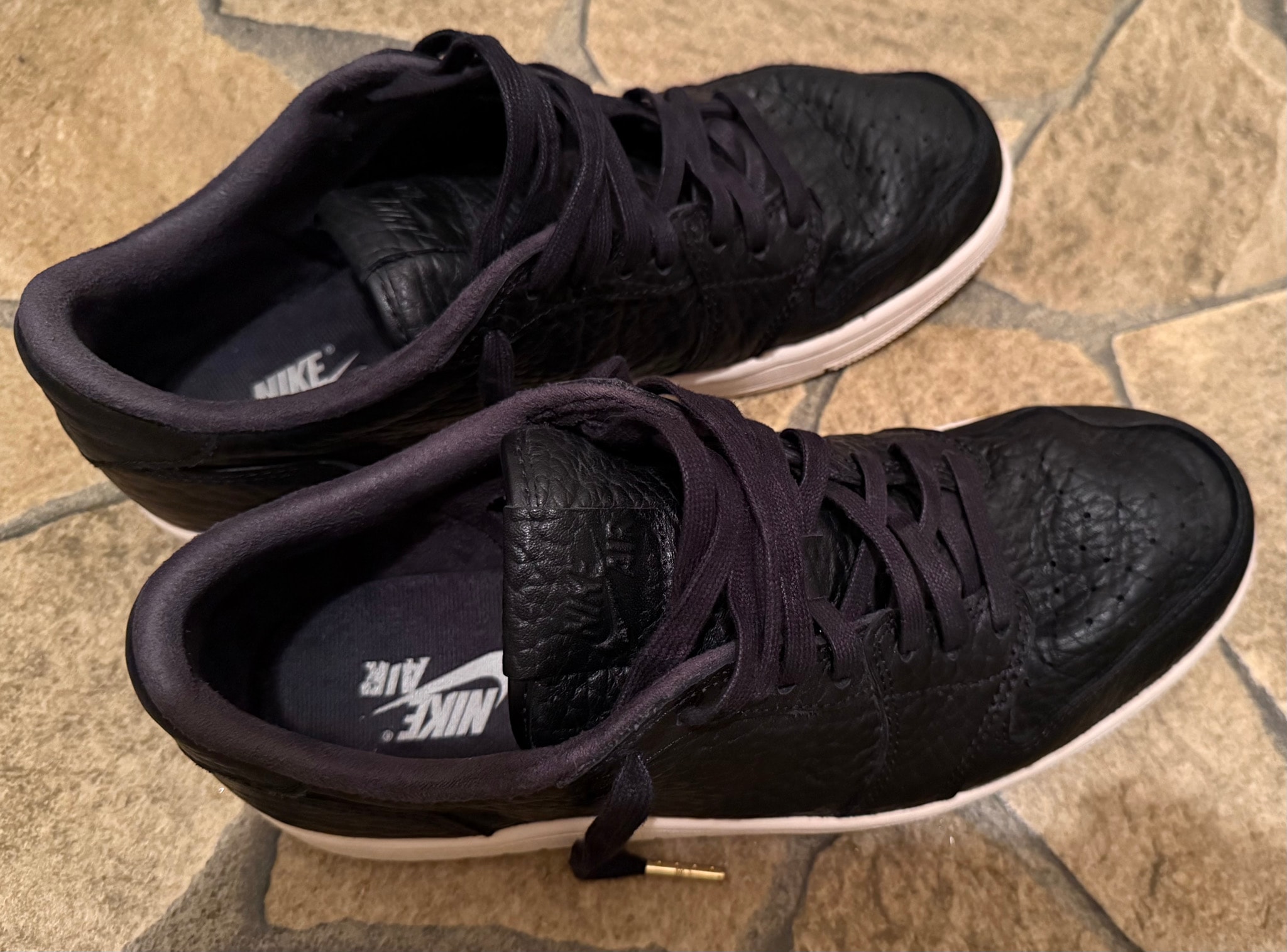 Nike Air Jordan 1 Retro Low "Swooshless/Black" (2025)