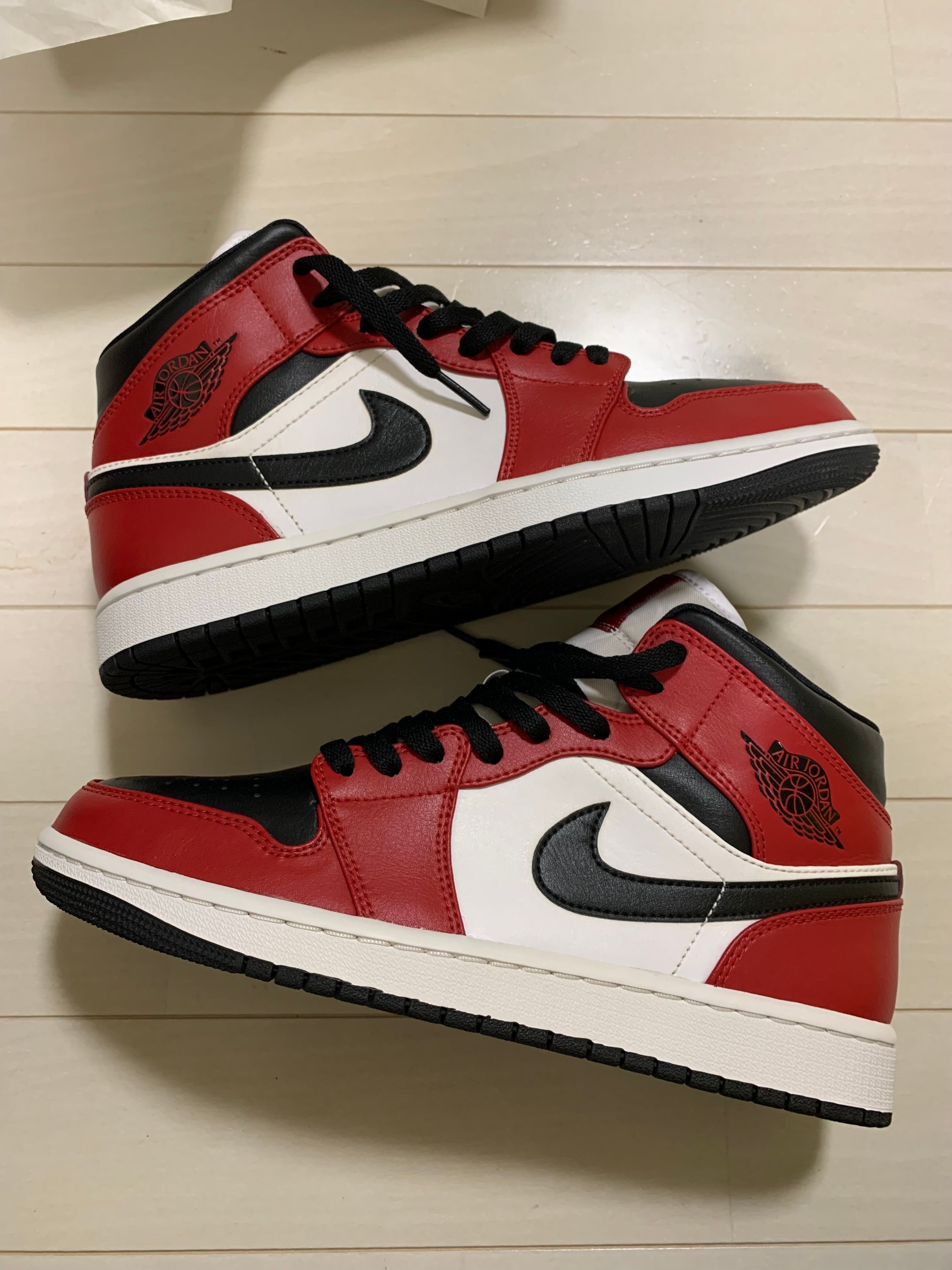 Nike Air Jordan 1 Mid "Chicago Black Toe"