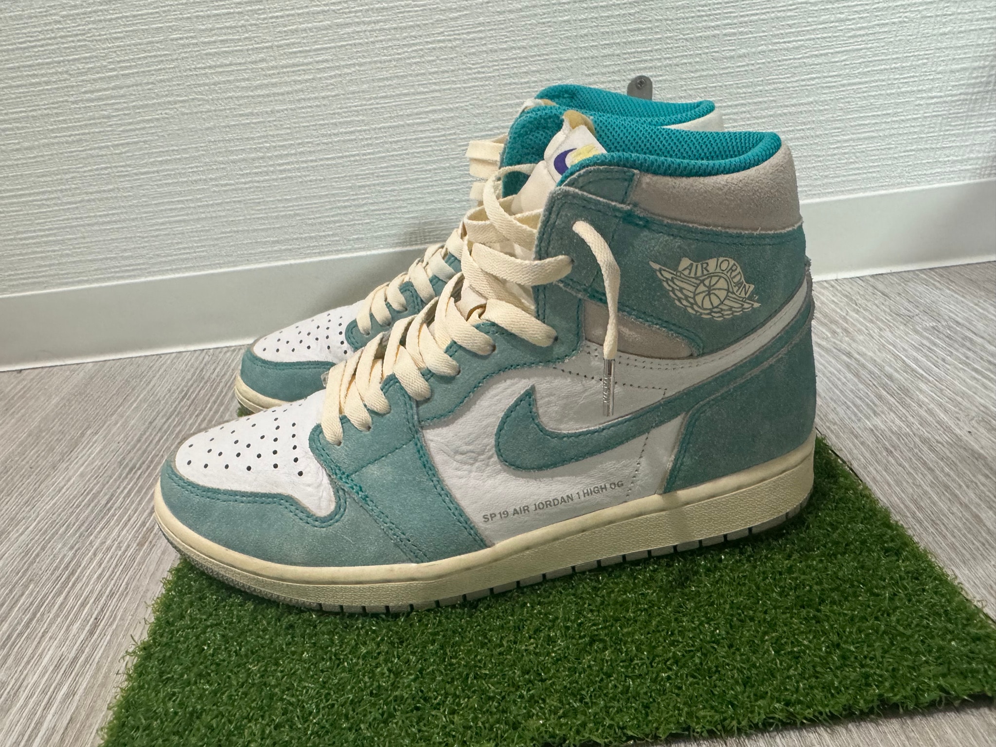 Nike Air Jordan 1 Retro High OG "Turbo Green"
