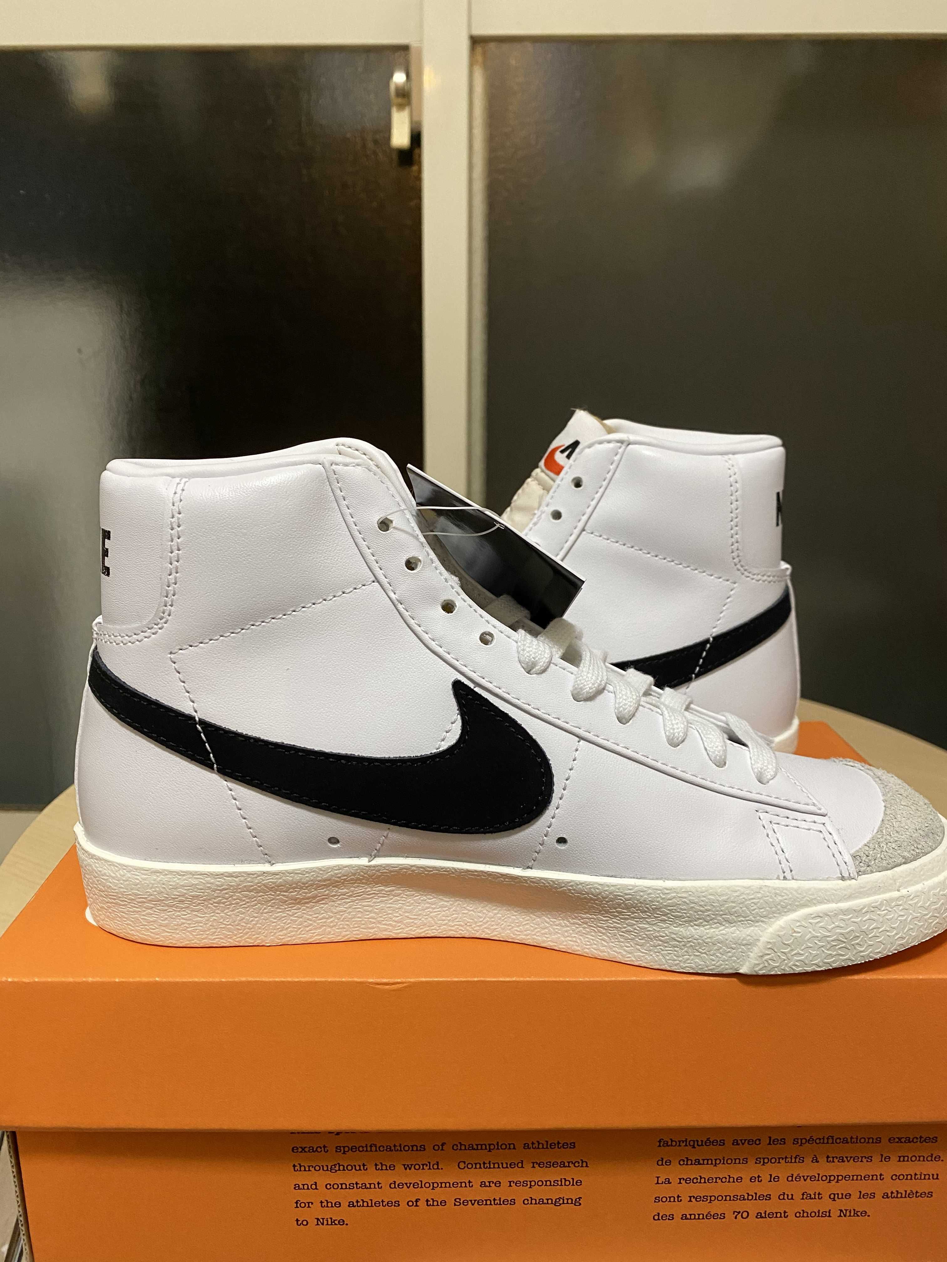 NIKE Women's BLAZER MID ’77 VINTAGE "WHITE/BLACK"