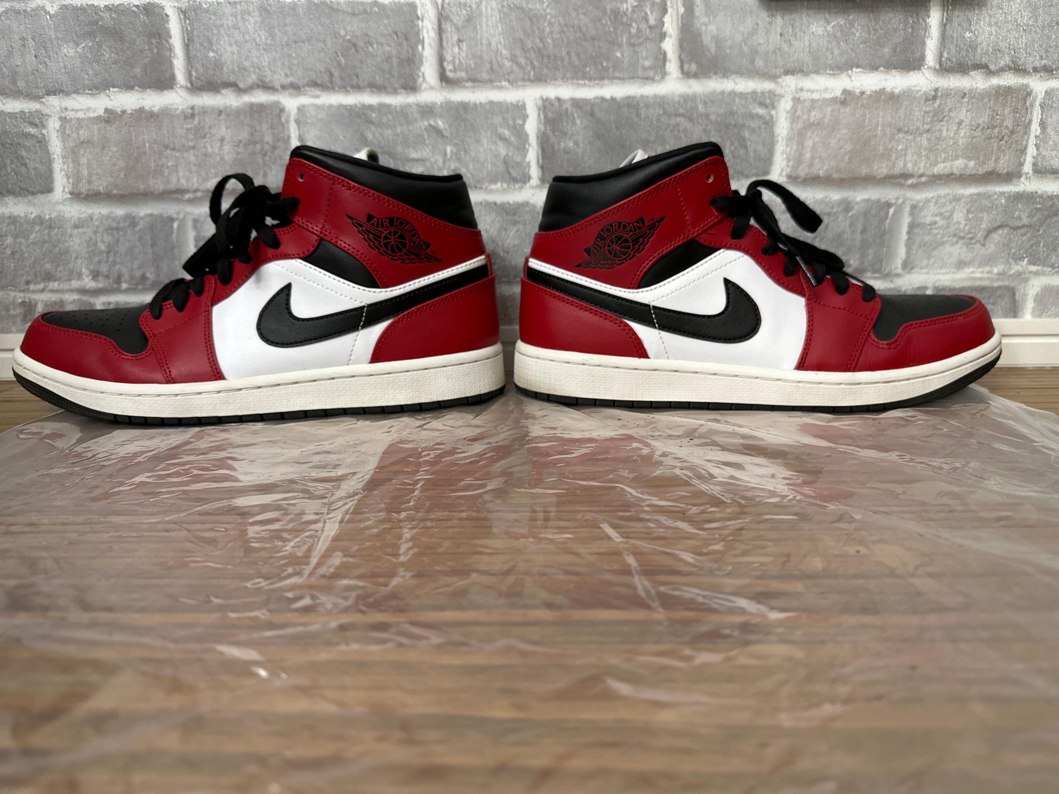 Nike Air Jordan 1 Mid "Chicago Black Toe"