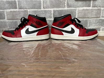 Nike Air Jordan 1 Mid "Chicago Black Toe"