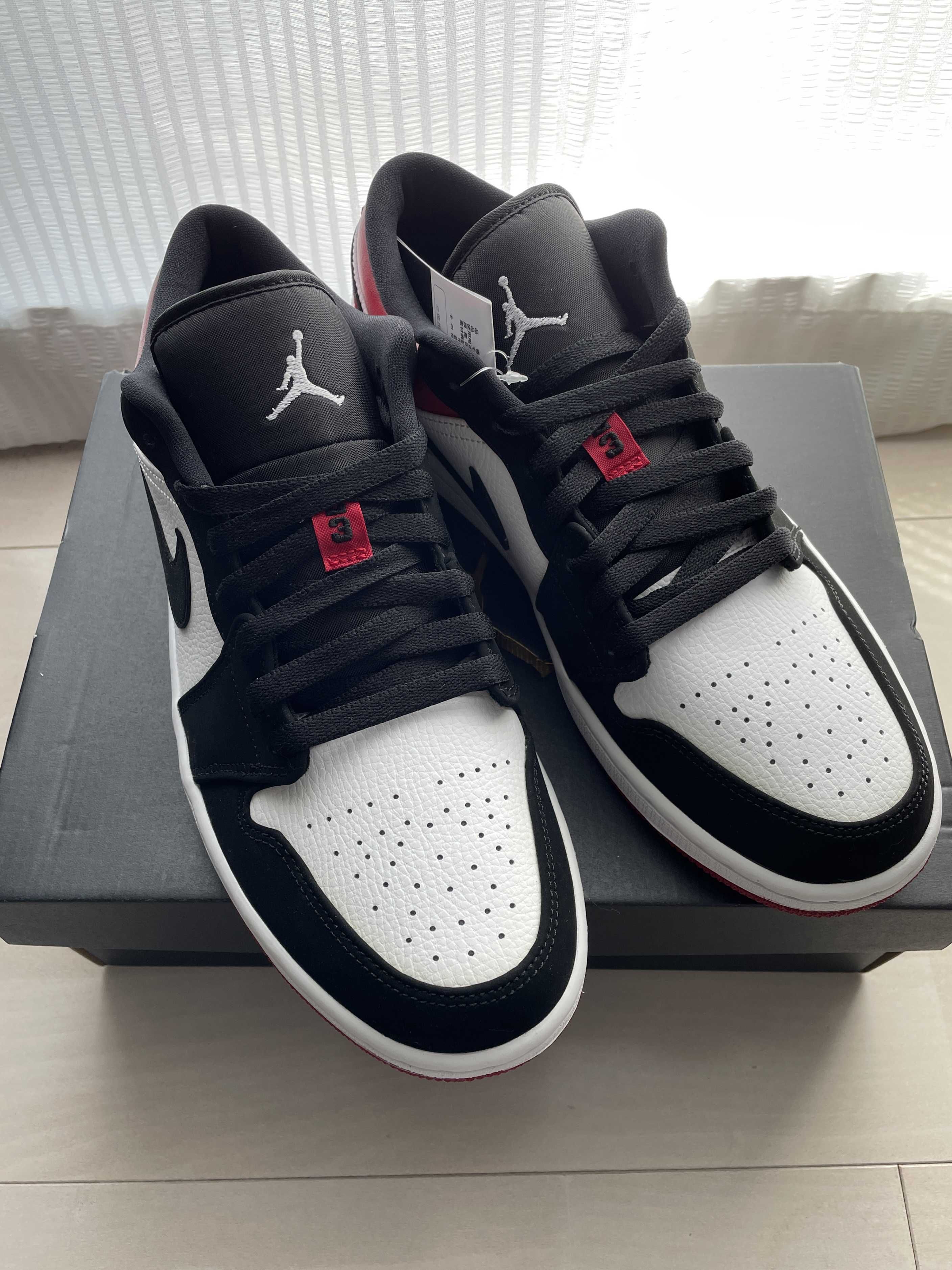 Nike Air Jordan 1 Low "Black Toe"