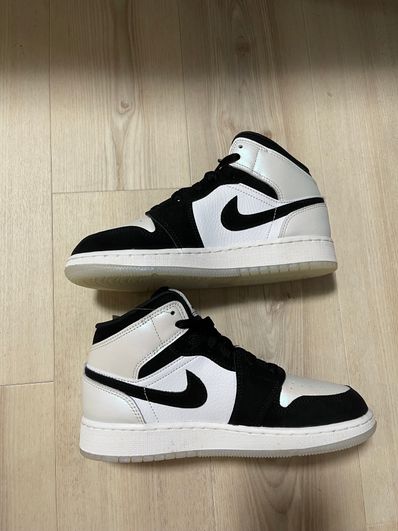 Nike GS Air Jordan 1 Mid "Omega/Black/White"