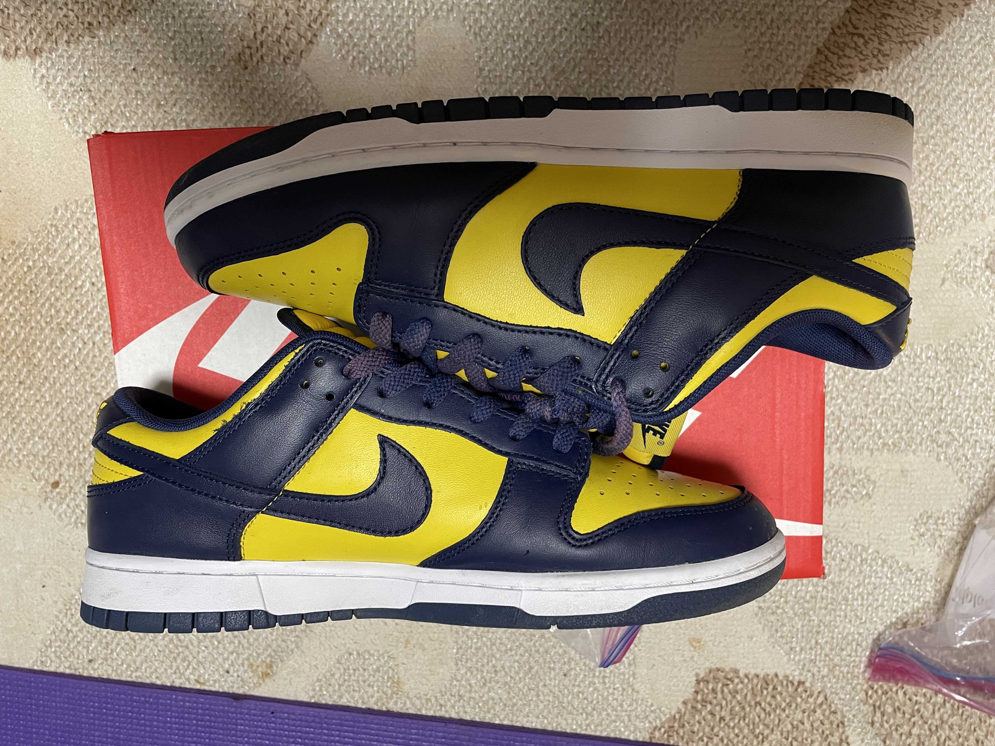 Nike Dunk Low "Michigan"