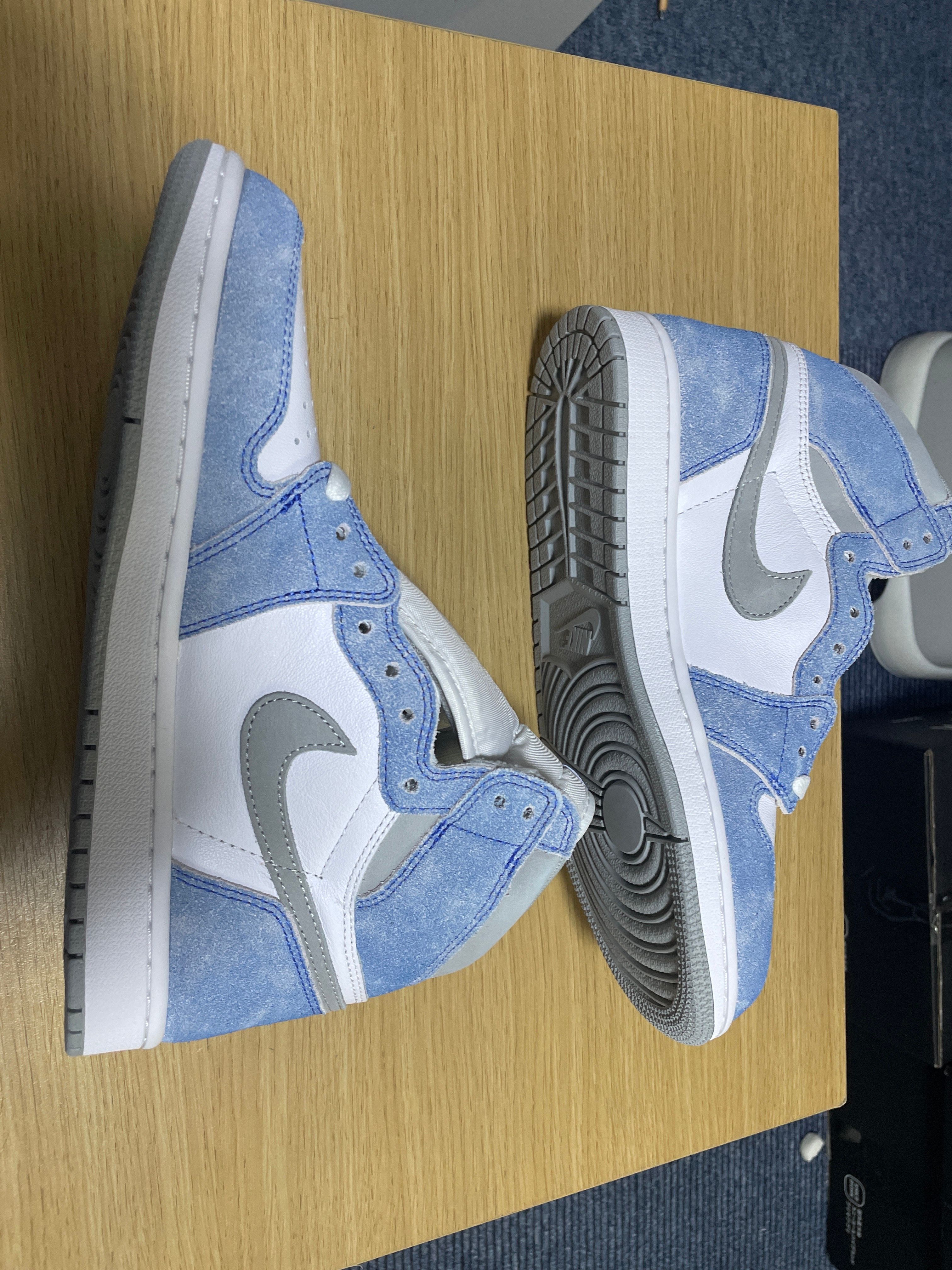 Nike Air Jordan 1 High OG "Hyper Royal"