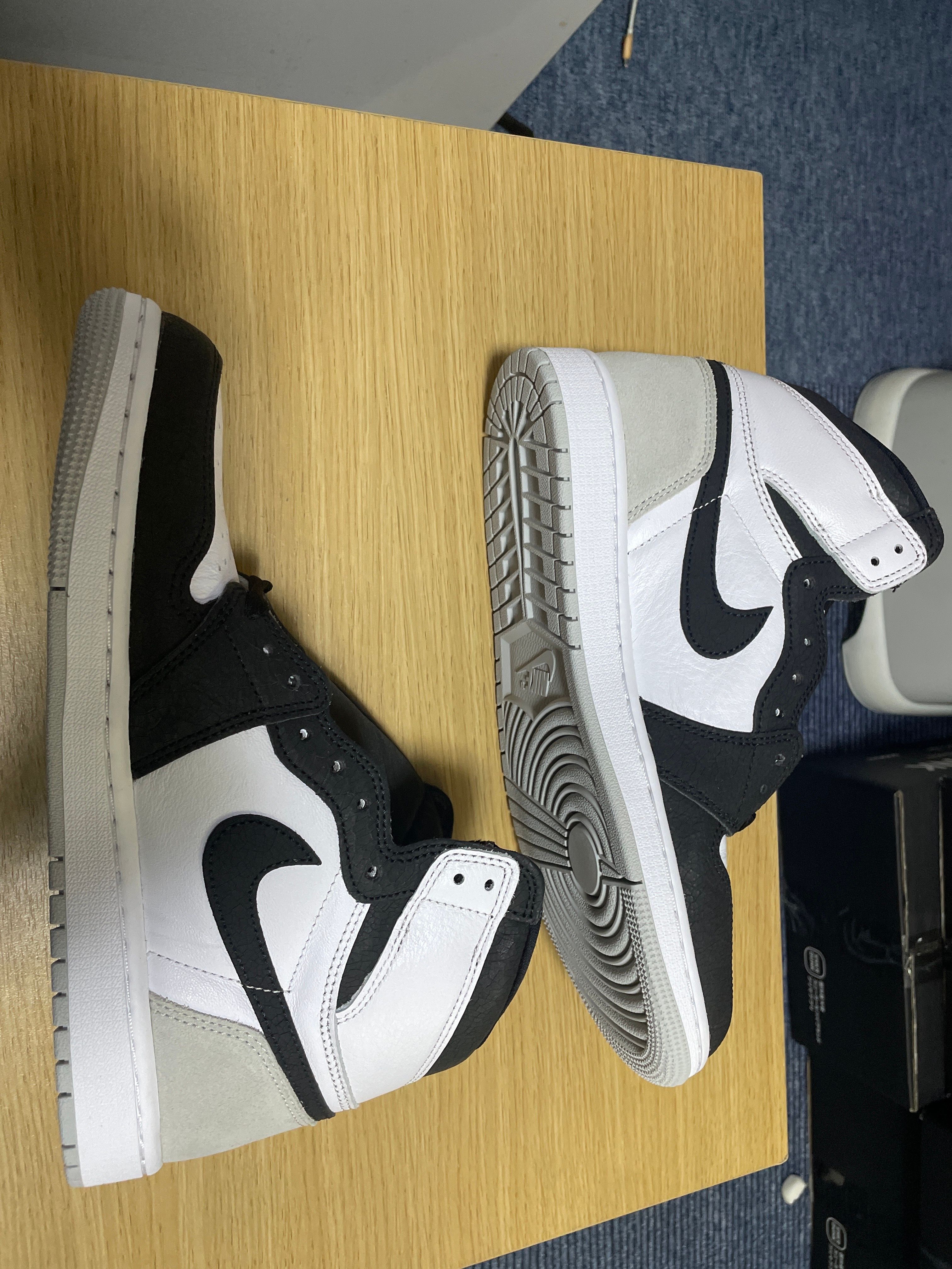Nike Air Jordan 1 High OG "Bleached Coral"