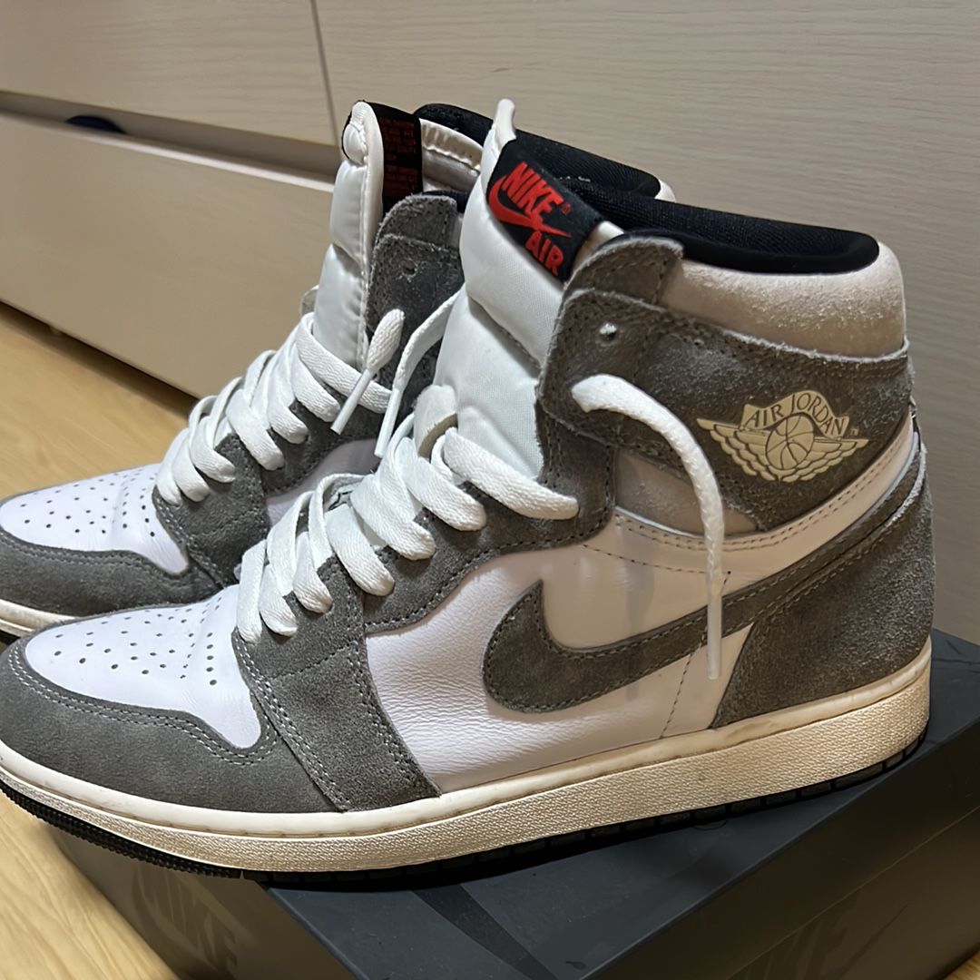 Nike Air Jordan 1 Retro High OG "Black and Smoke Grey"