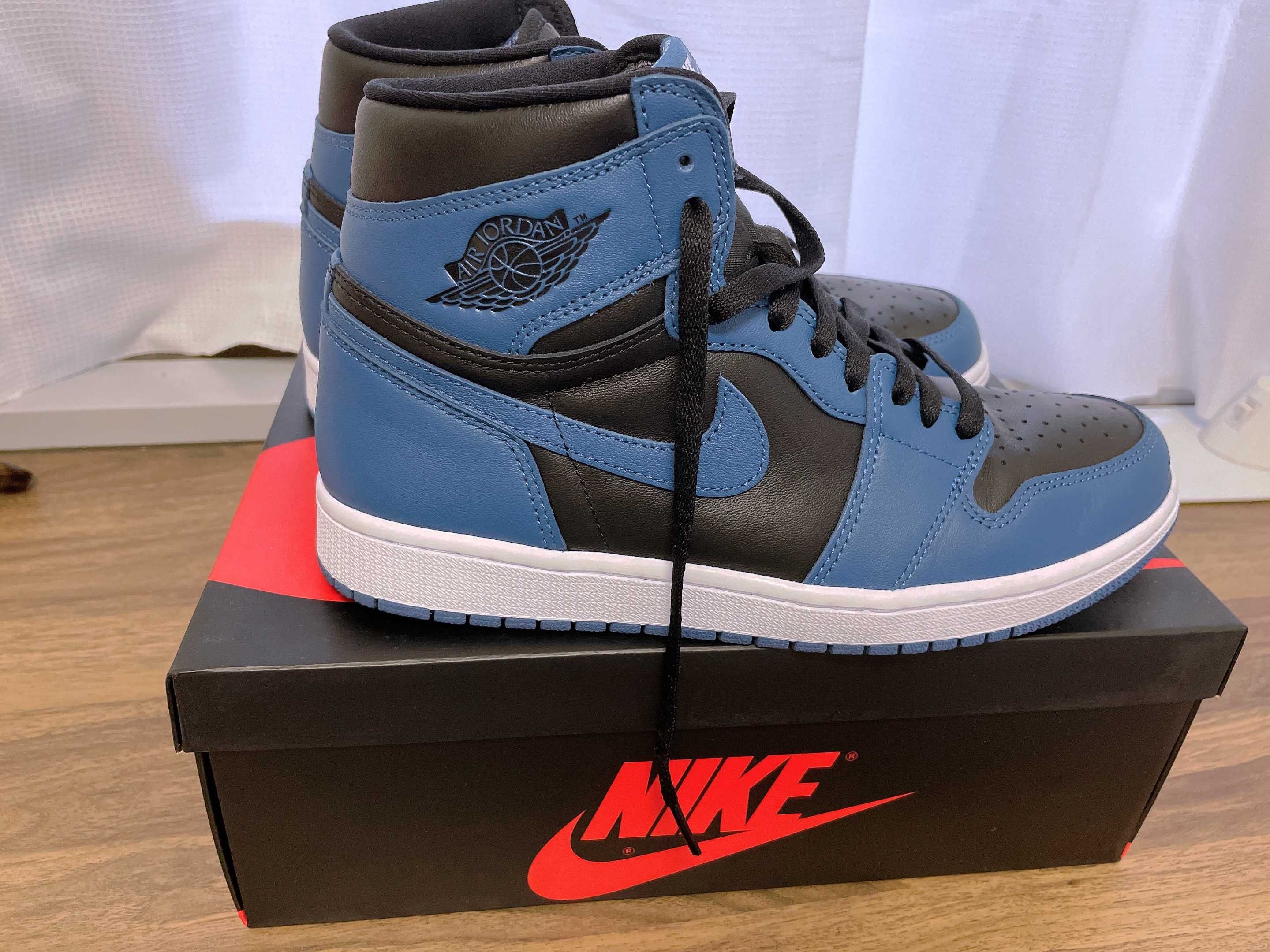 Nike Air Jordan 1 Retro High OG "Dark Marina Blue"