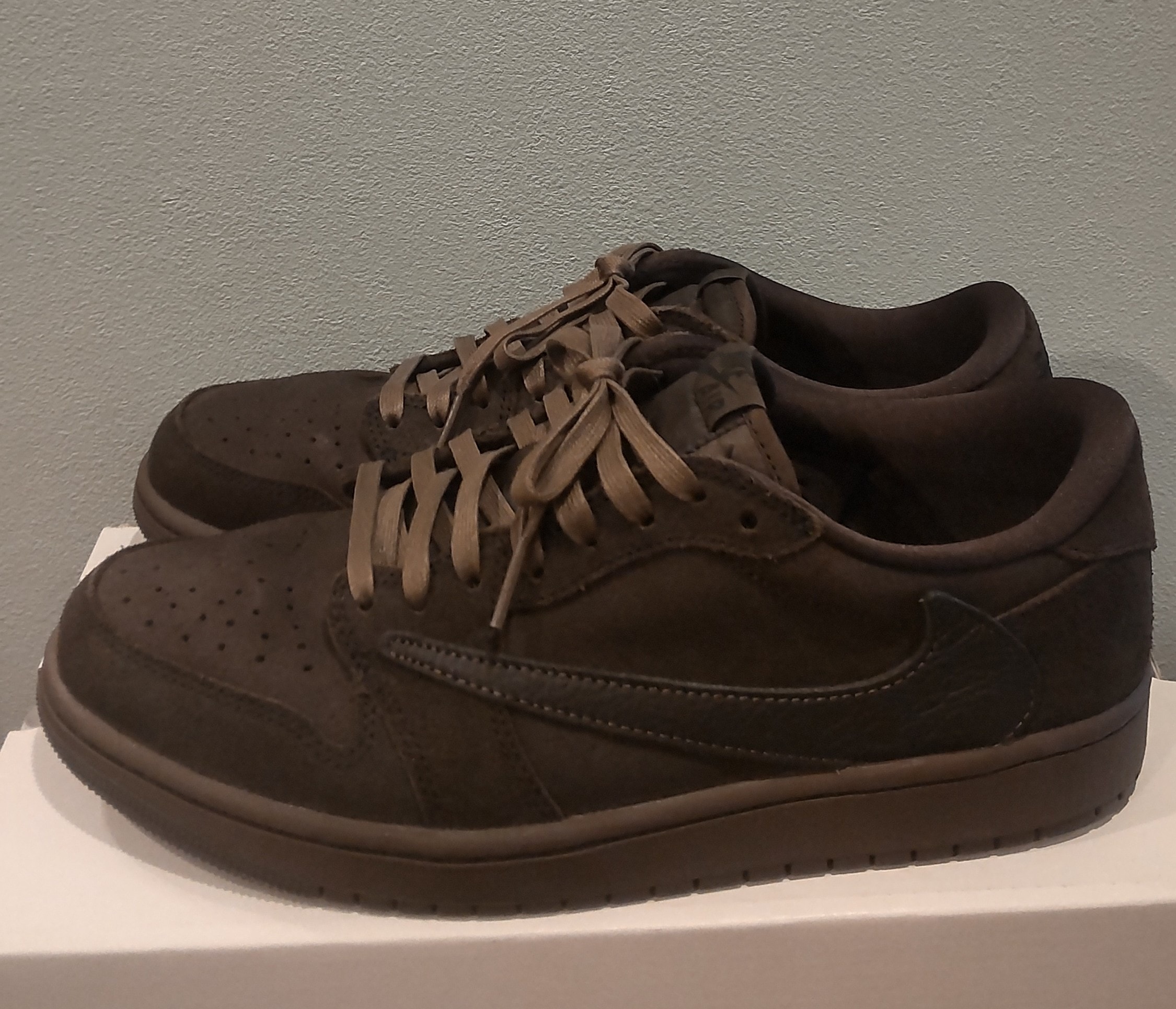 Travis Scott × Nike Air Jordan 1 Low OG SP "Velvet Brown and Dark Mocha"
