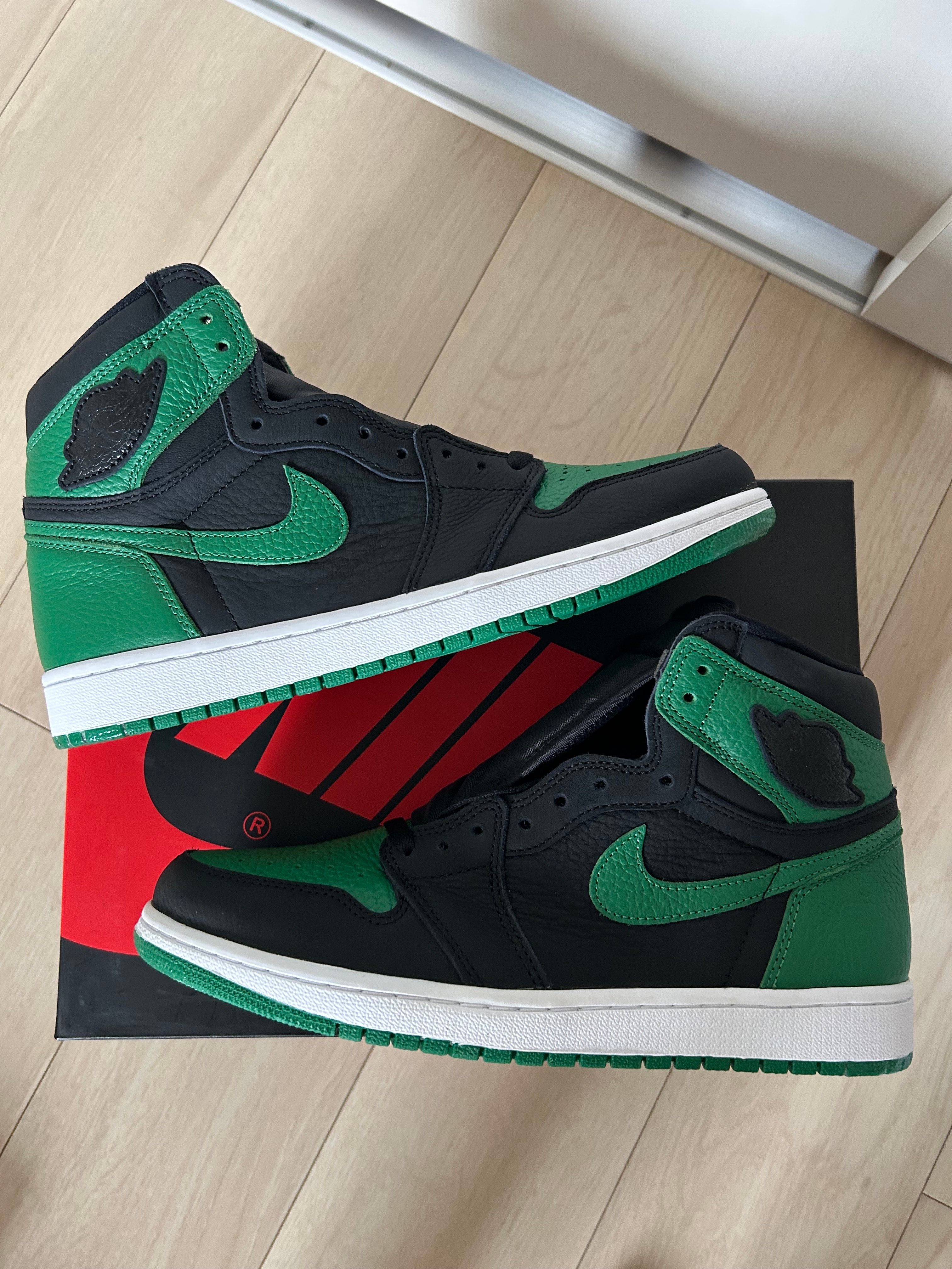 Nike Air Jordan 1 Retro High OG "Black/Pine Green" (2020)