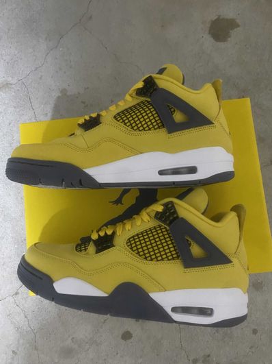 Nike Air Jordan 4 "Tour Yellow"