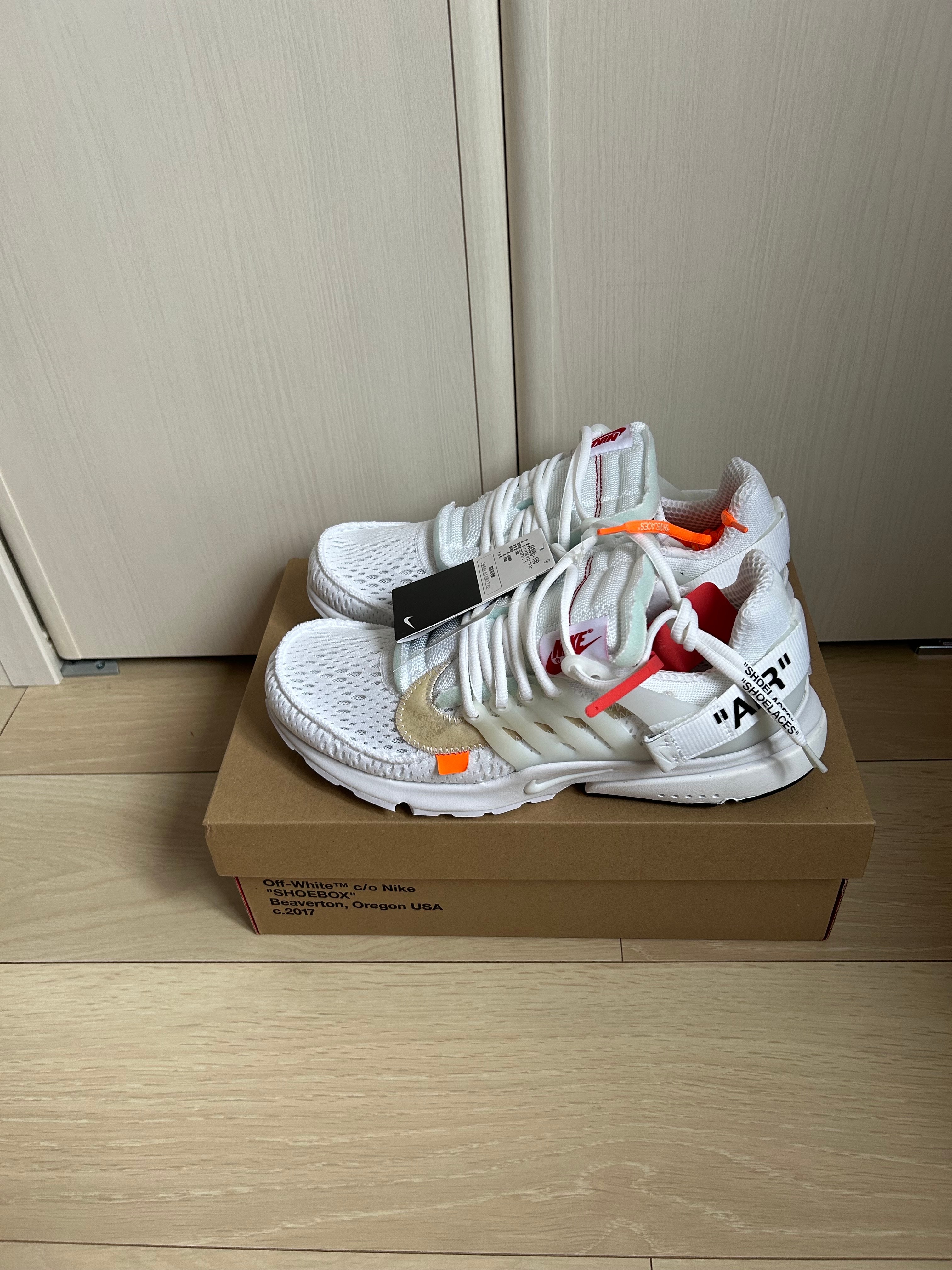 オフホワイト×ナイキ エアプレスト "ホワイト/ブラック/コーン"