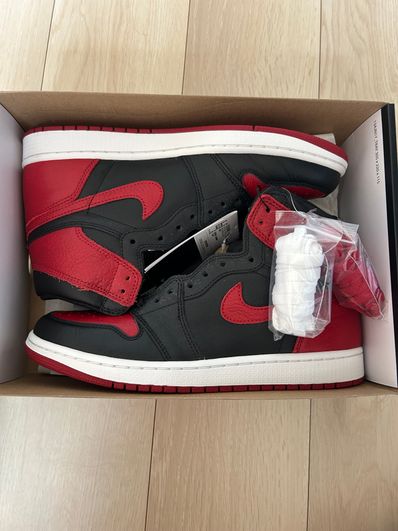 Nike Air Jordan 1 Retro High OG "Bred/Banned" (2016)