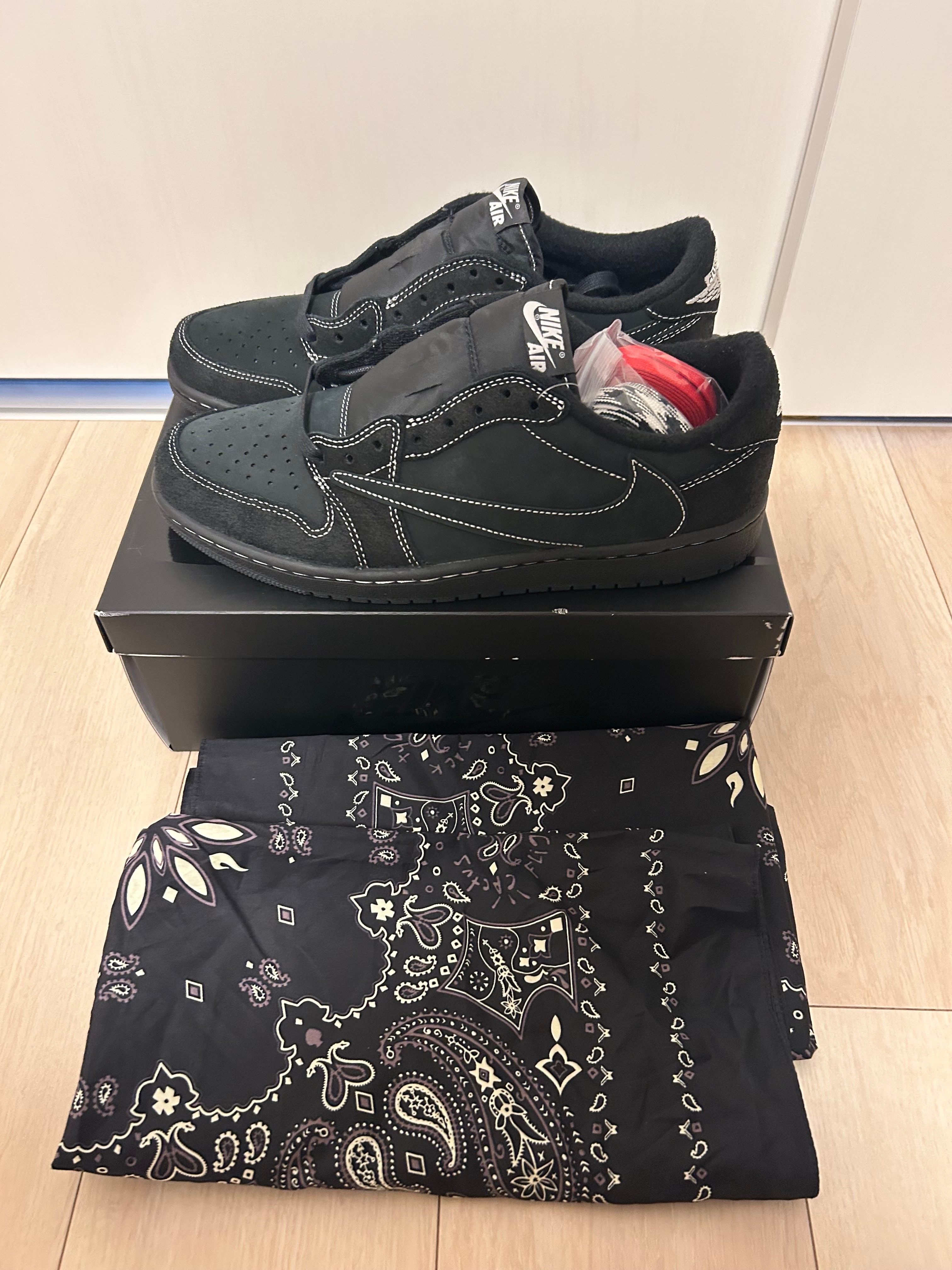 トラヴィススコット × ナイキ エアジョーダン1 ロー OG SP "ブラック ファントム"