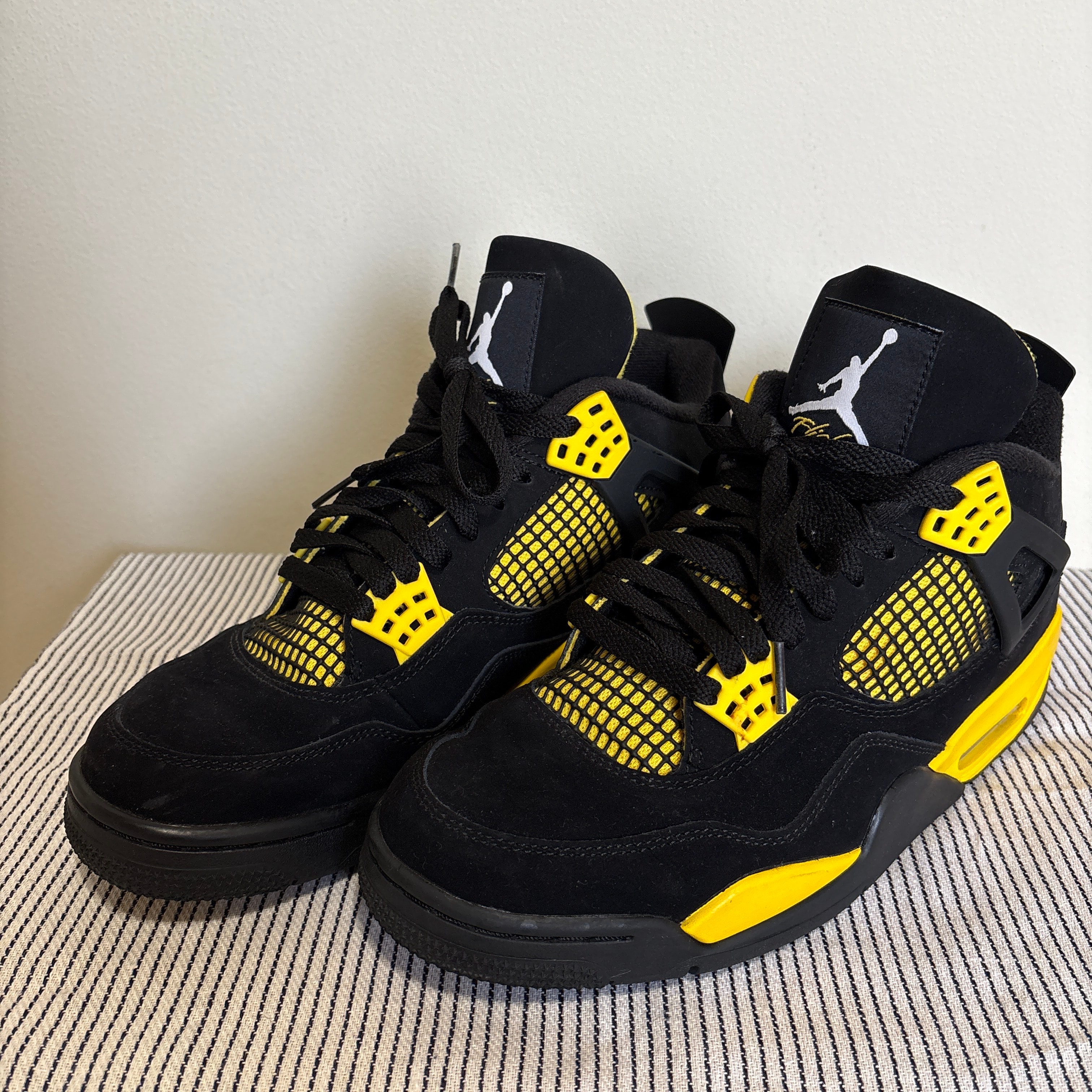 Nike Air Jordan 4 Retro "Thunder"(2023)