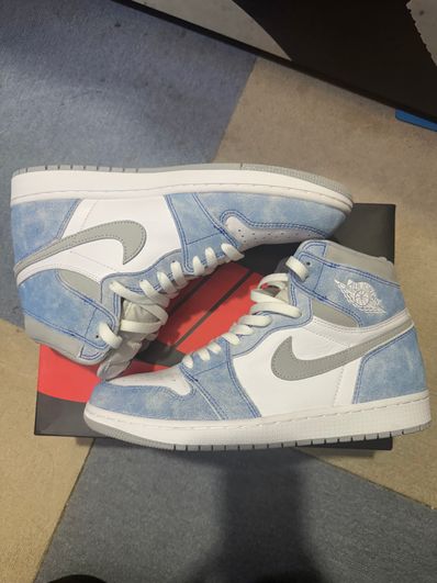 Nike Air Jordan 1 High OG "Hyper Royal"