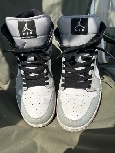 Nike Air Jordan 1 Mid "Light Smoke Grey/White/Black"