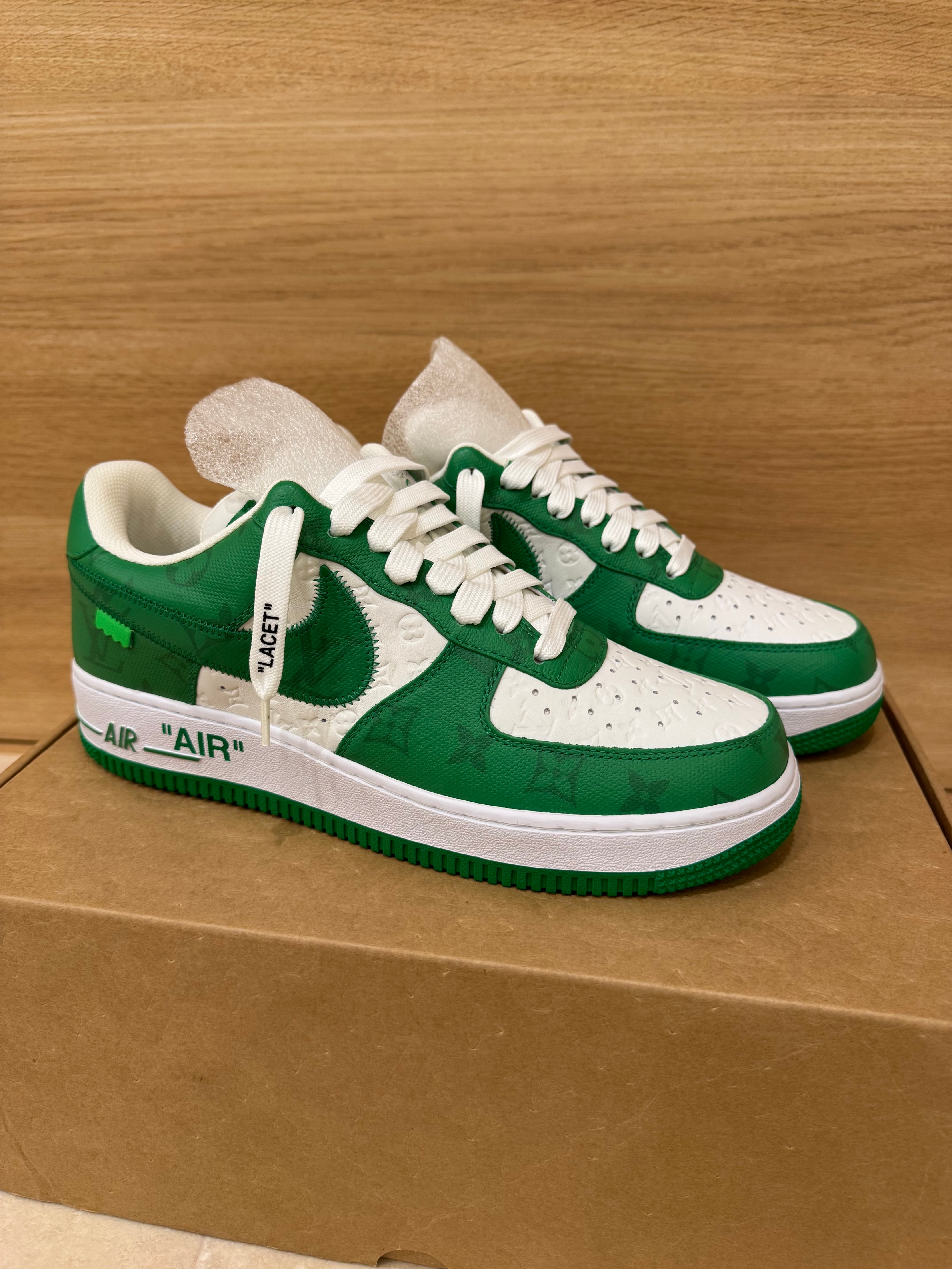 ルイヴィトン × ナイキ エアフォース1 ロー バイ ヴァージル・アブロー "ホワイト & ジム グリーン"