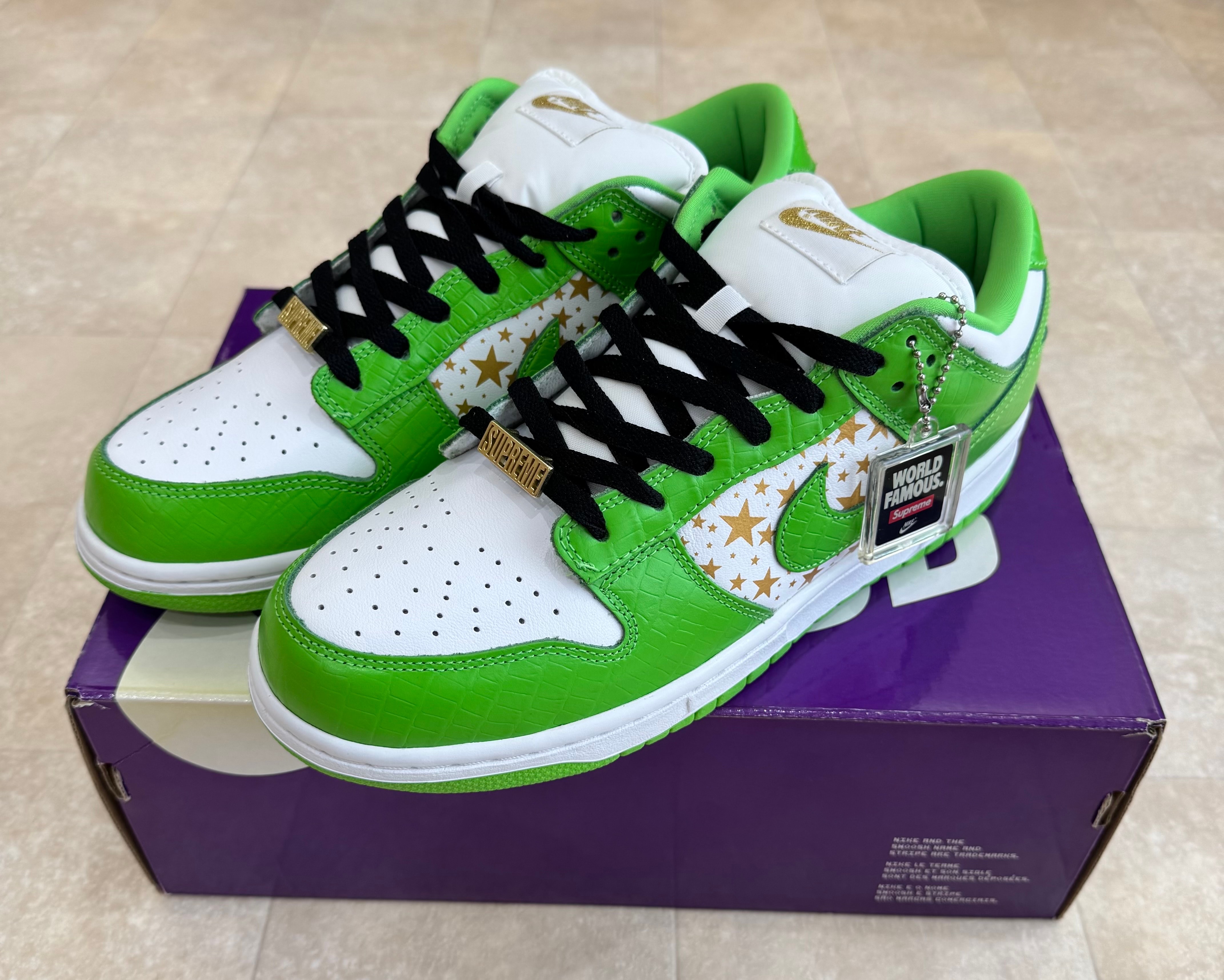 Supreme × Nike SB Dunk Low OG QS Gold Stars "White/Mean Green"