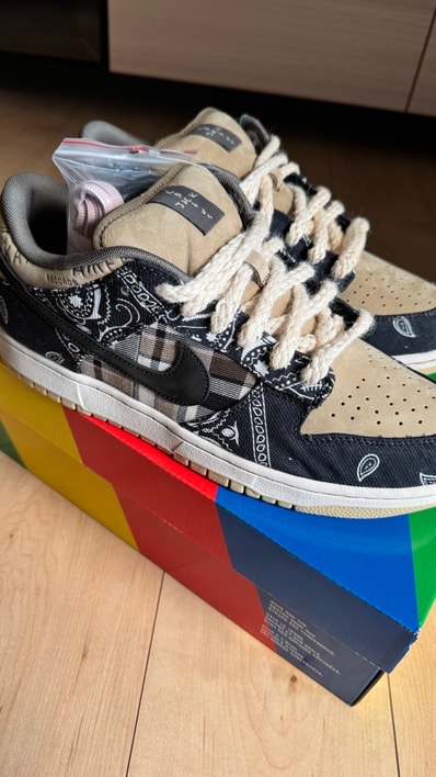 Travis Scott × Nike SB Dunk Low "Black/Parachute Beige"