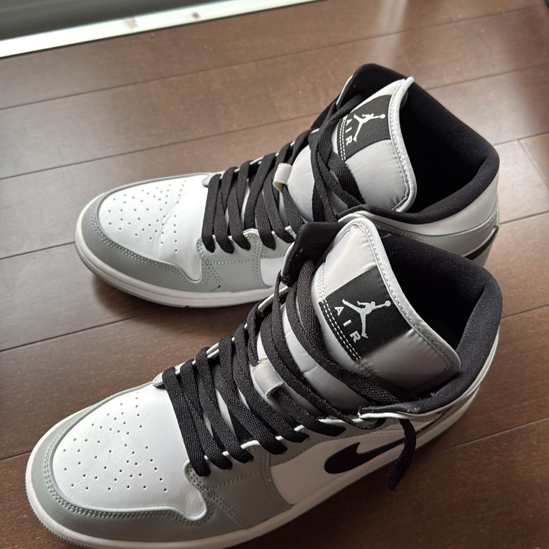 Nike Air Jordan 1 Mid "Light Smoke Grey/White/Black"