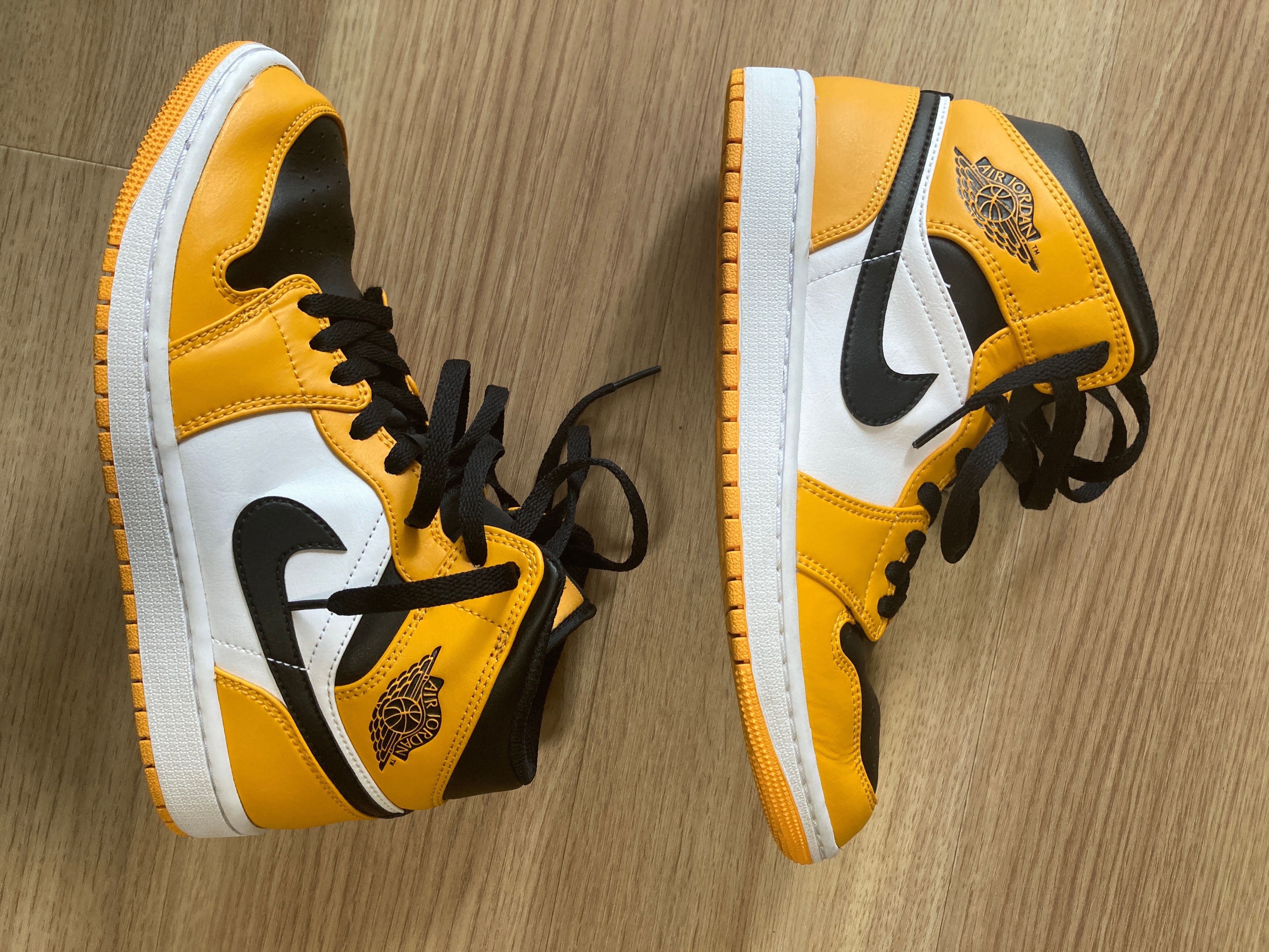 Nike Air Jordan 1 Mid "Taxi"