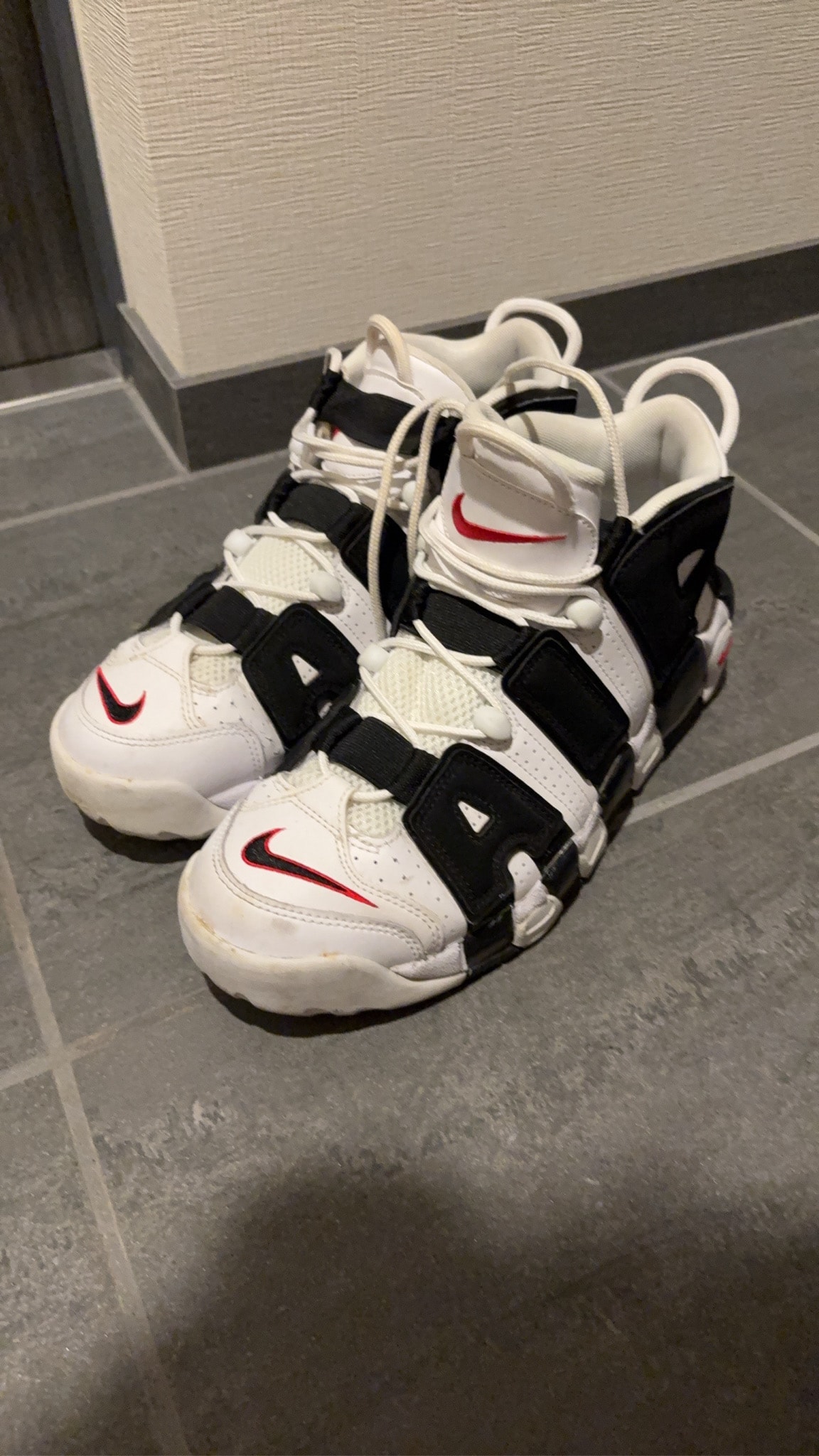 NIKE AIR MORE UPTEMPO "WHITE/BLACK/UNIVERSITY RED"(2020)